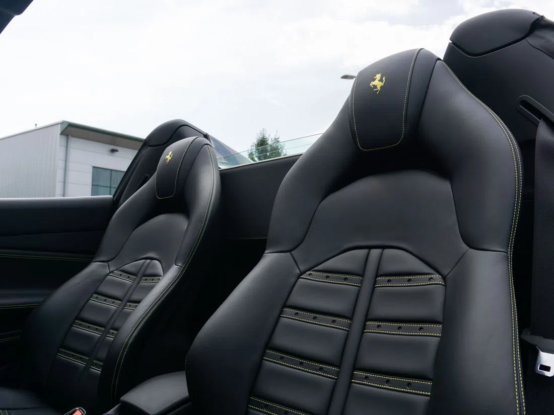 2018 Ferrari 488 Spider interior, seats, Nero