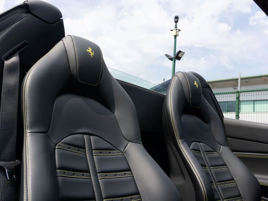 2018 Ferrari 488 Spider interior, seats, Nero