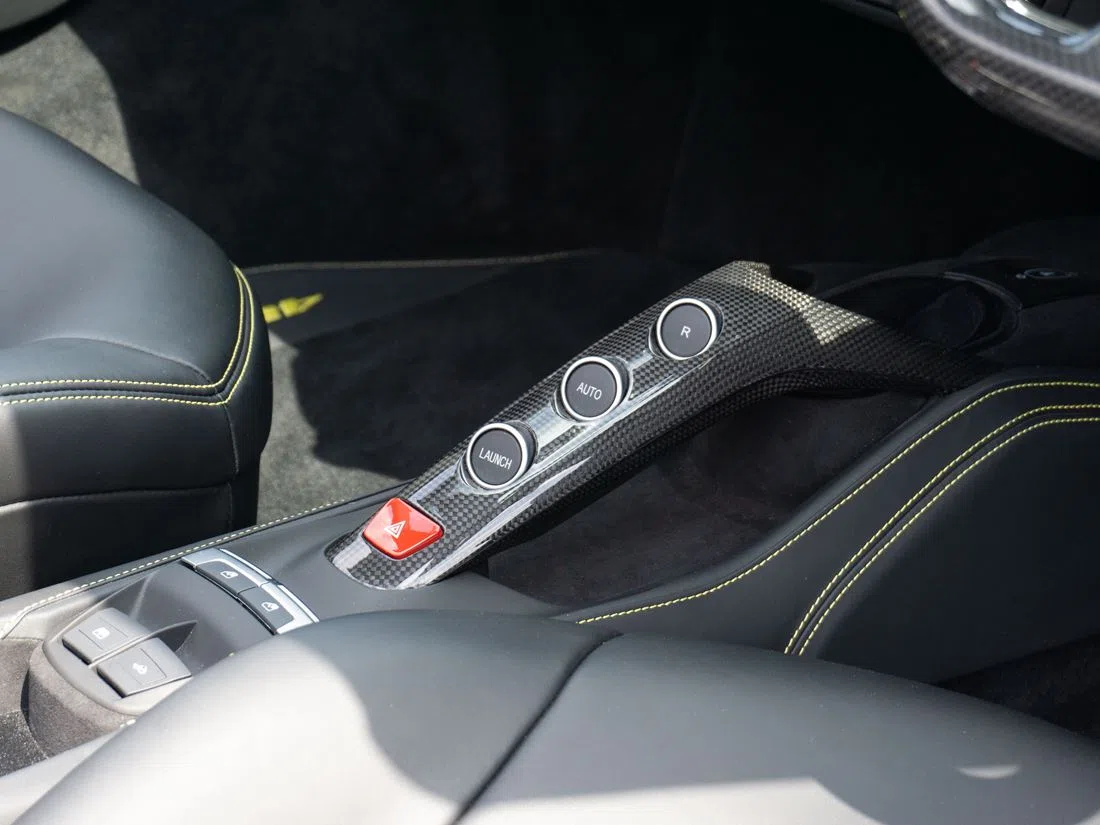 2018 Ferrari 488 Spider interior, Nero