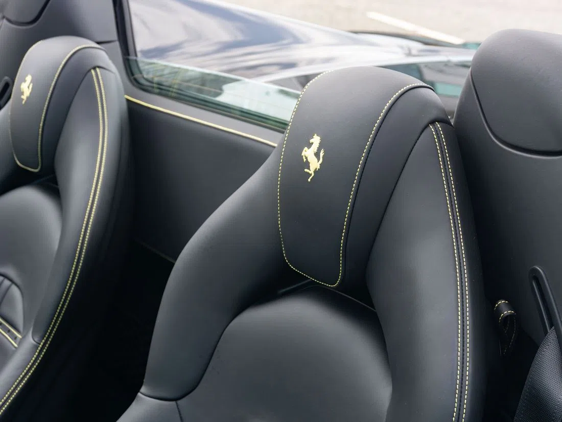 2018 Ferrari 488 Spider interior, seats, Nero