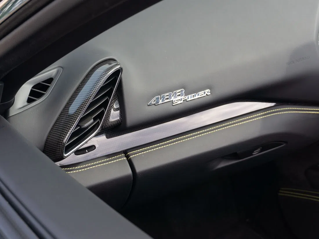 2018 Ferrari 488 Spider interior, Nero