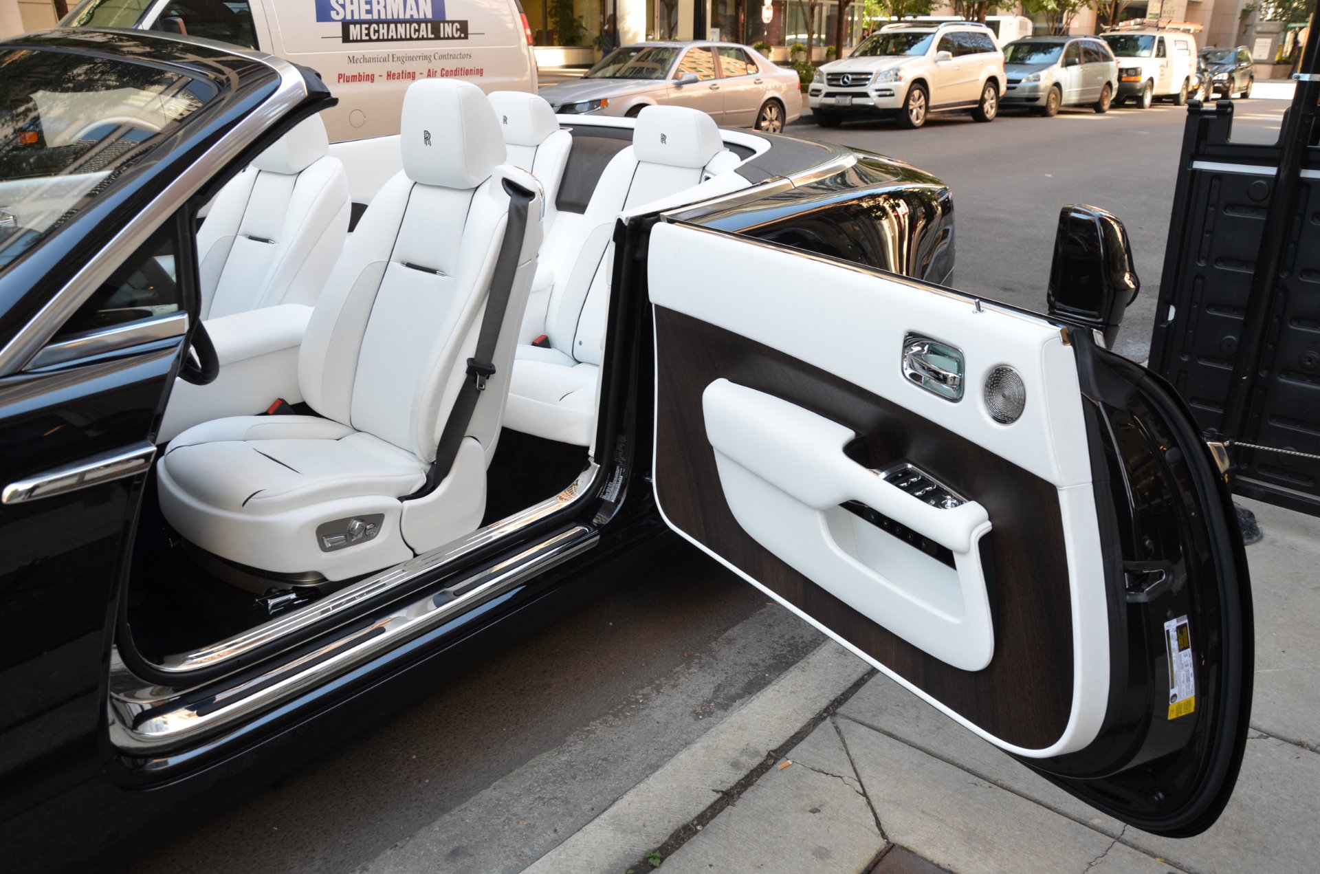 2017 Rolls-Royce Dawn, 3/11