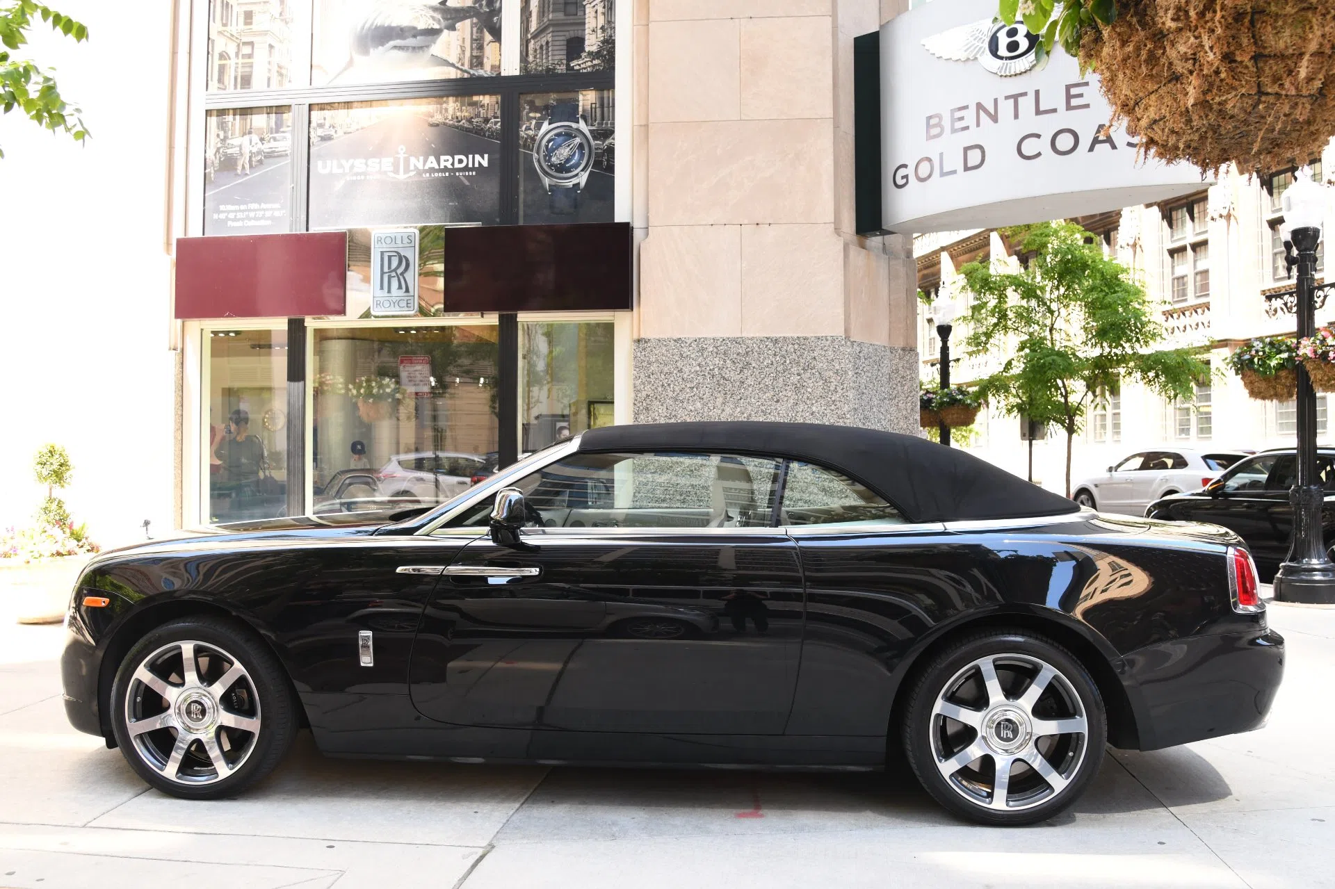 2017 Rolls-Royce Dawn for sale, exterior, Diamond Black