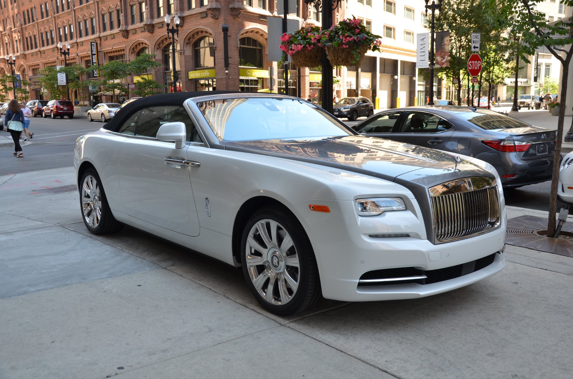 2016 Rolls-Royce Dawn, 3/17