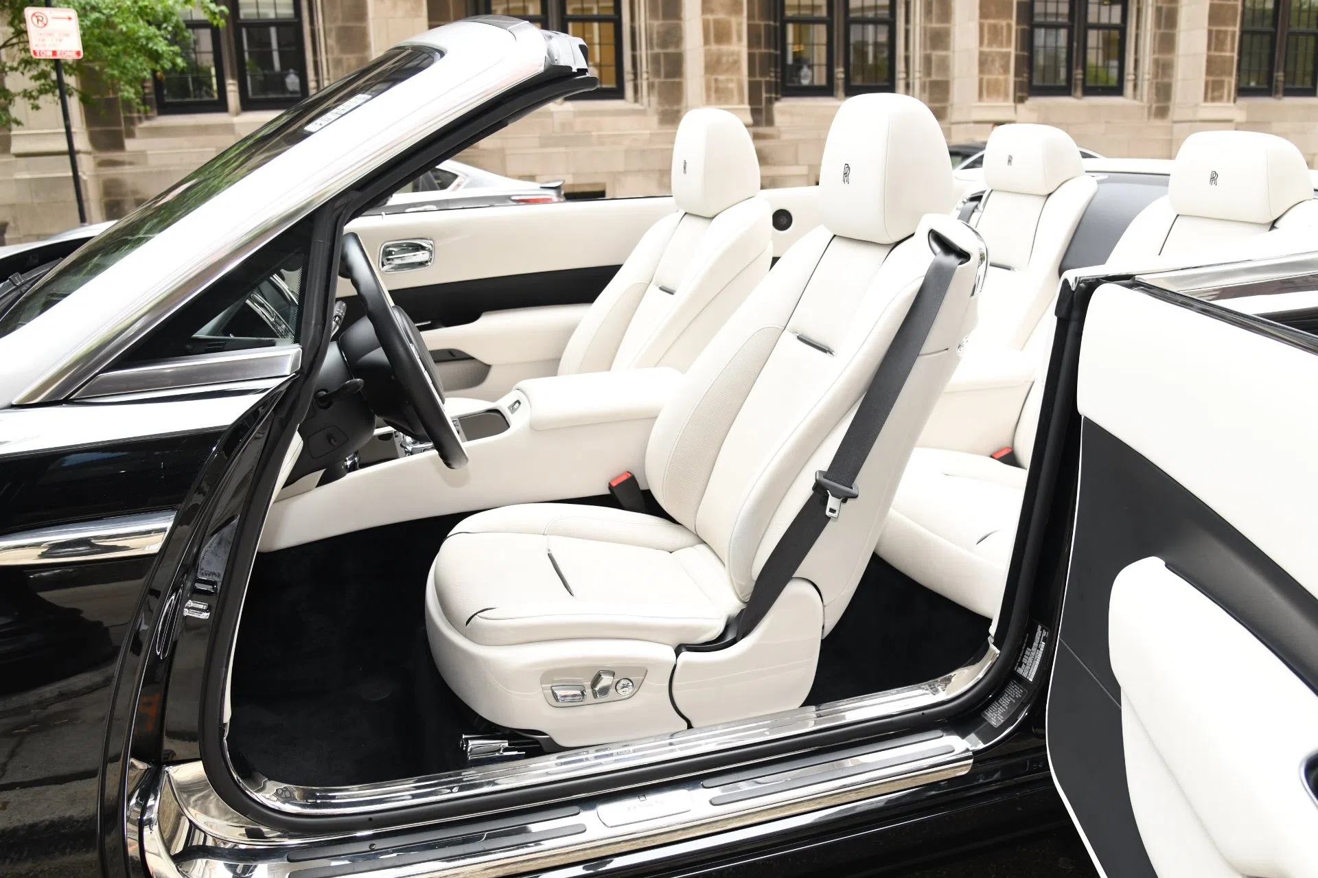 2016 Rolls-Royce Dawn interior, seats, White