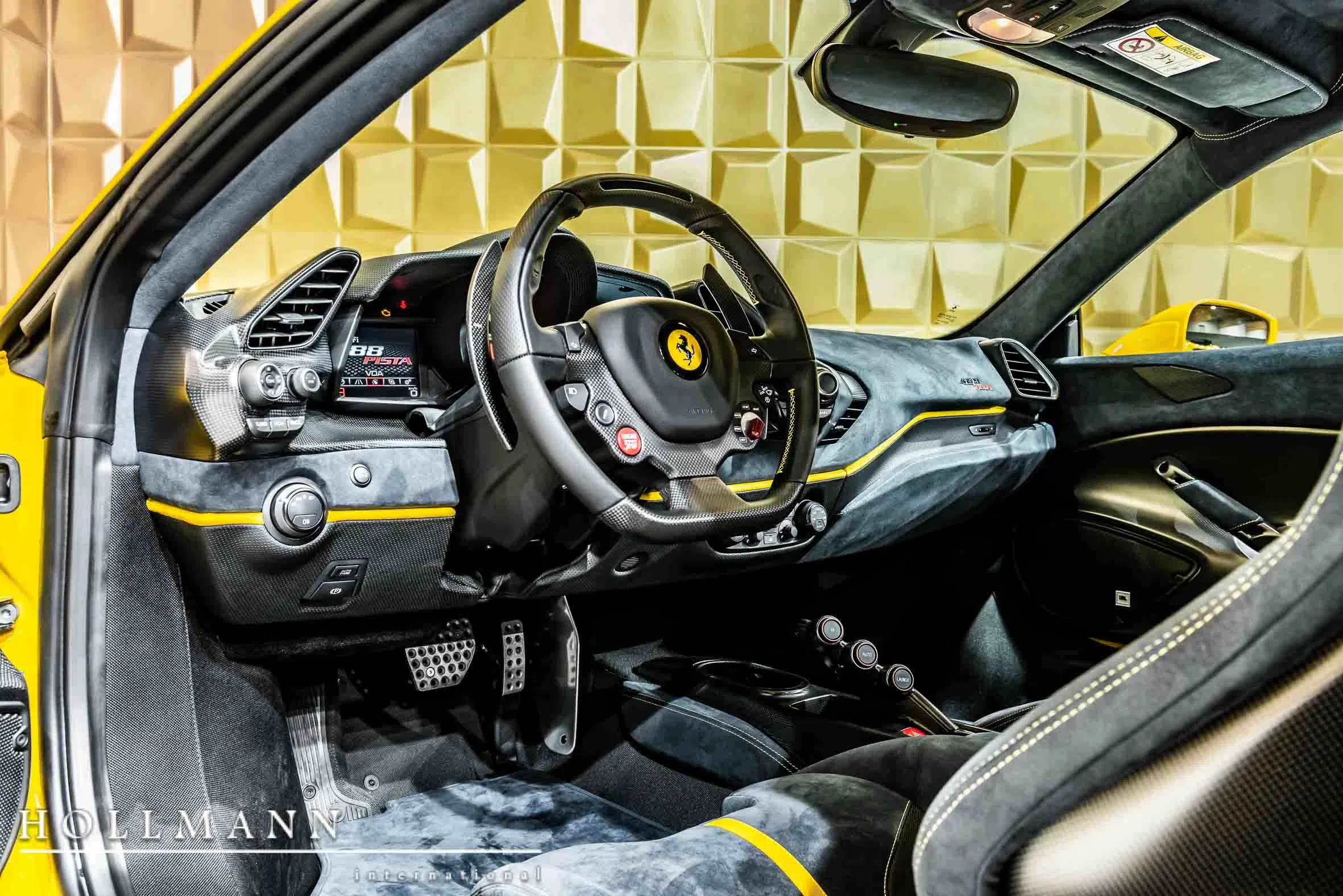 2020 Ferrari 488 Pista interior, dashboard, Alcantara Nero