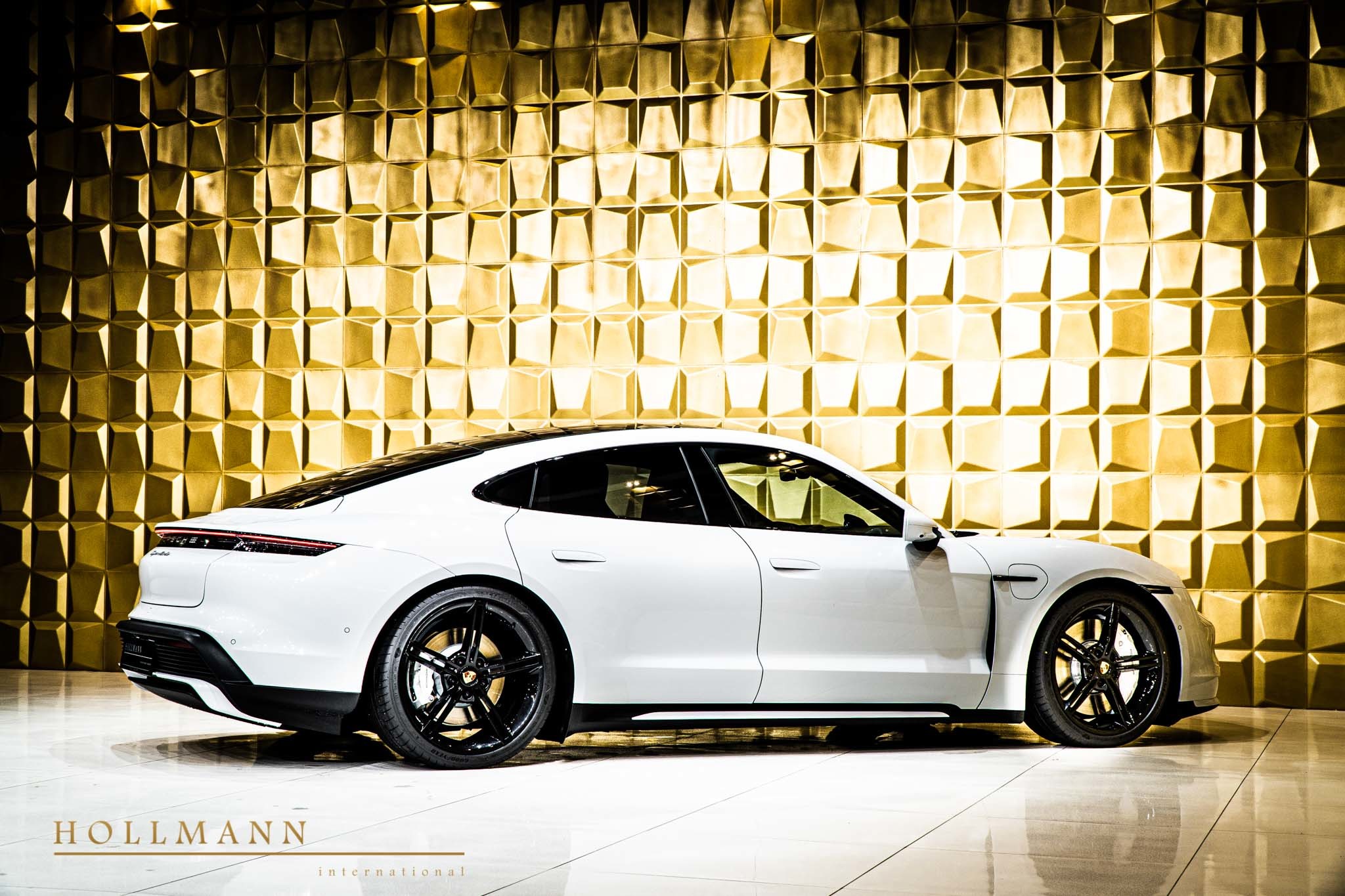 2020 Porsche Taycan Turbo, 2/23