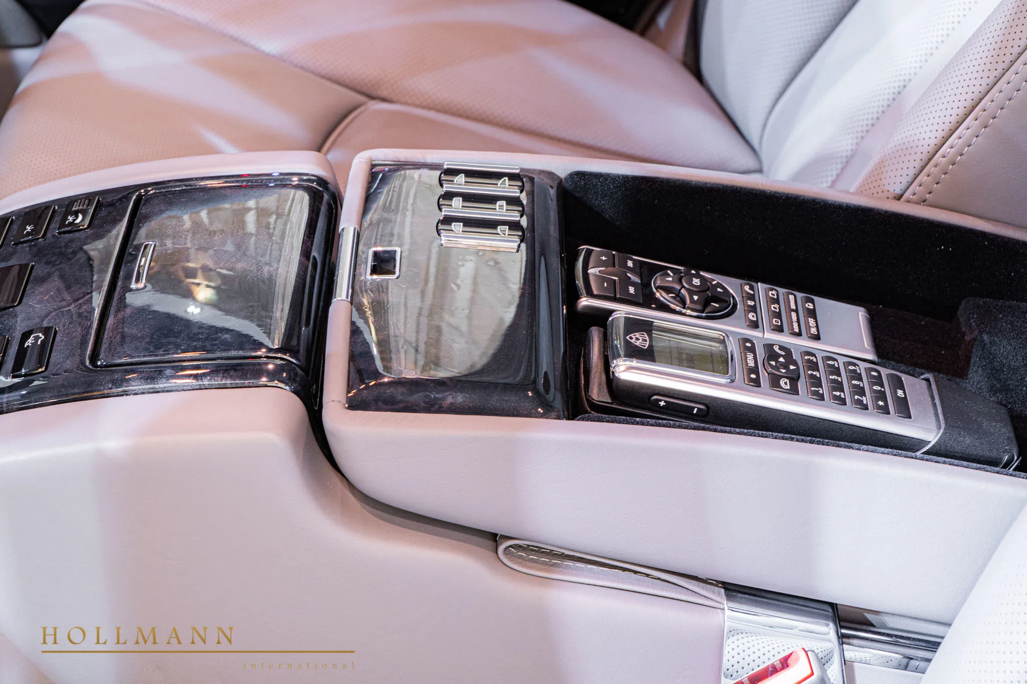 2013 Maybach 57.S interior, Leder Galapagos Grau