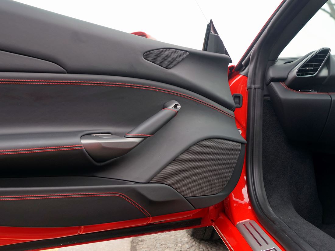 2016 Ferrari 488 GTB, 2/17