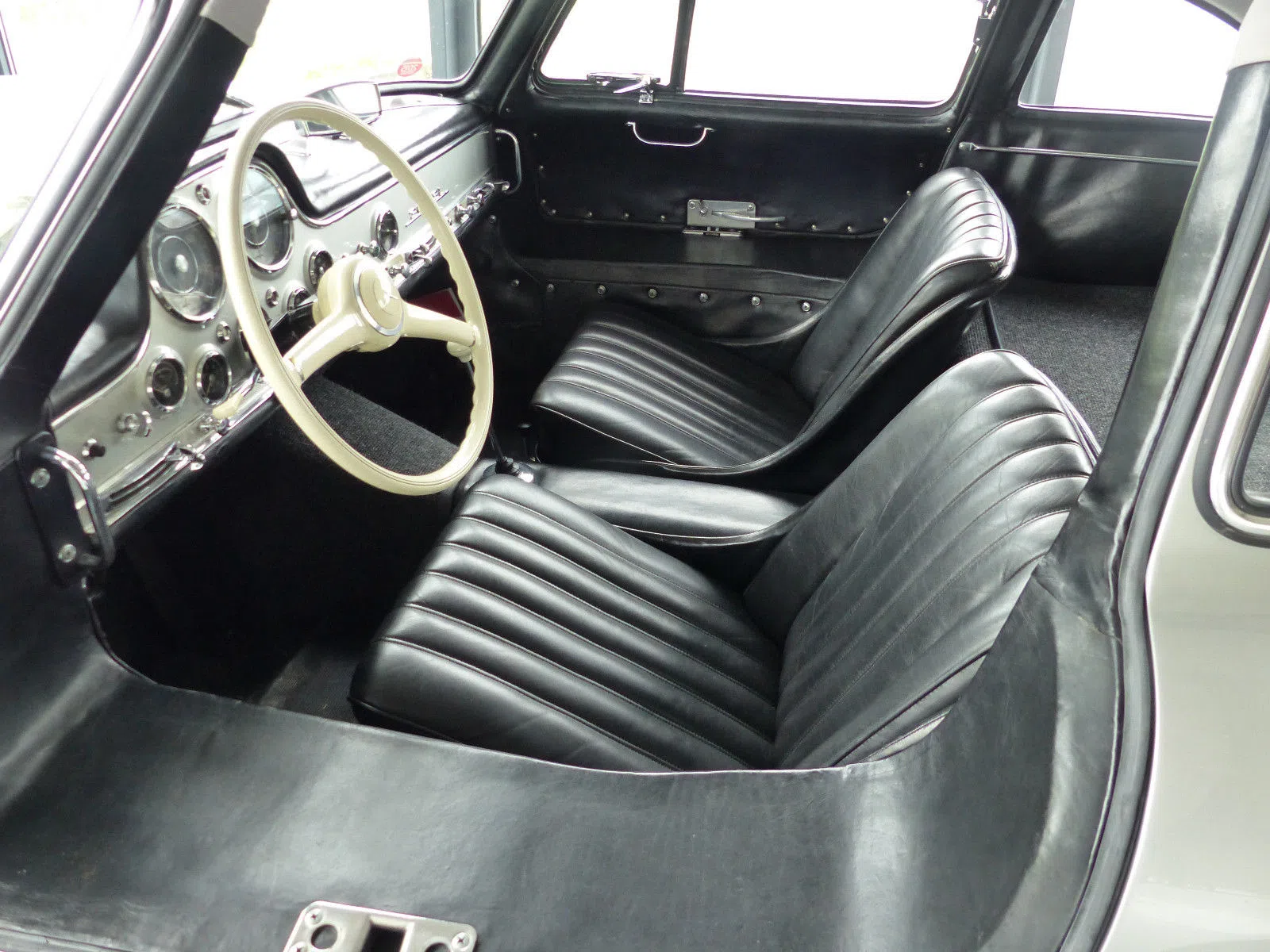 1955 Mercedes-Benz 300 SL interior, Black