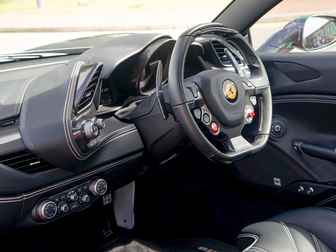 2016 Ferrari 488 GTB, 9/16