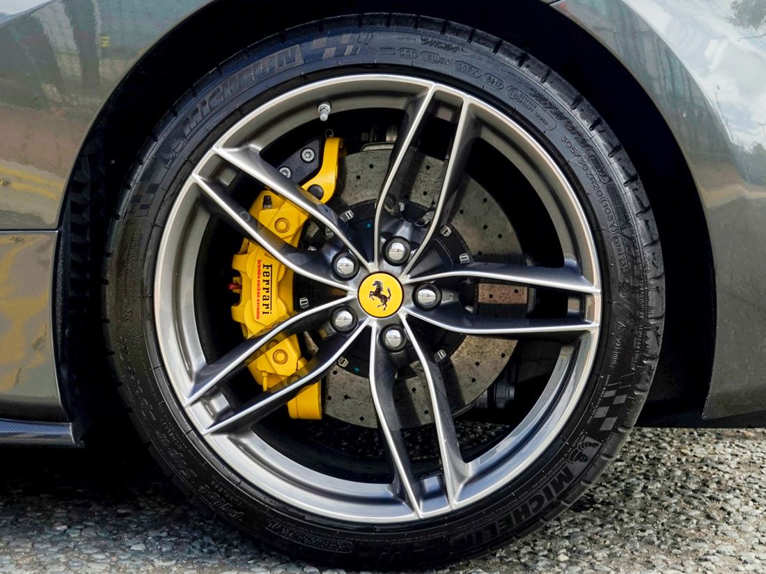 2016 Ferrari 488 GTB, 15/16