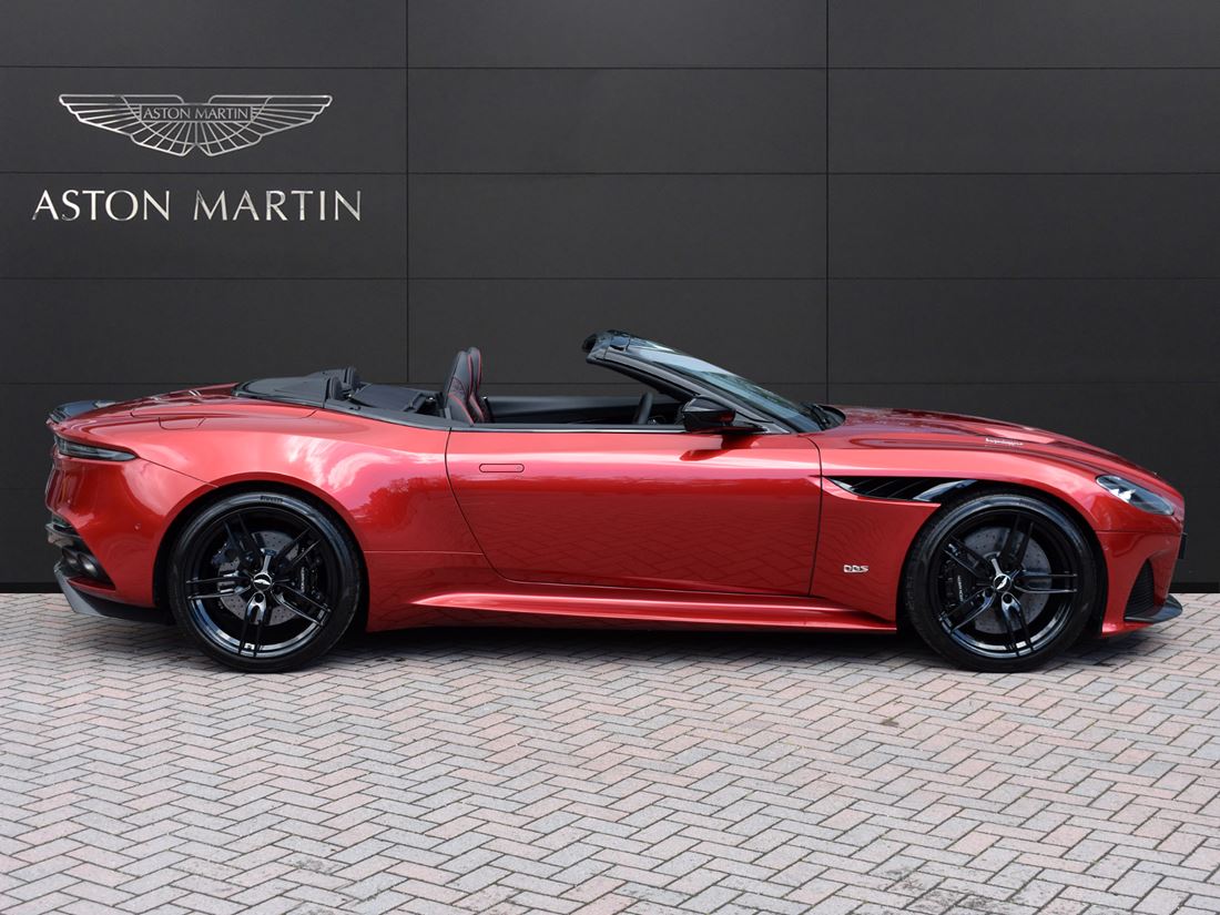2020 Aston Martin DBS Superleggera volante, 2/16