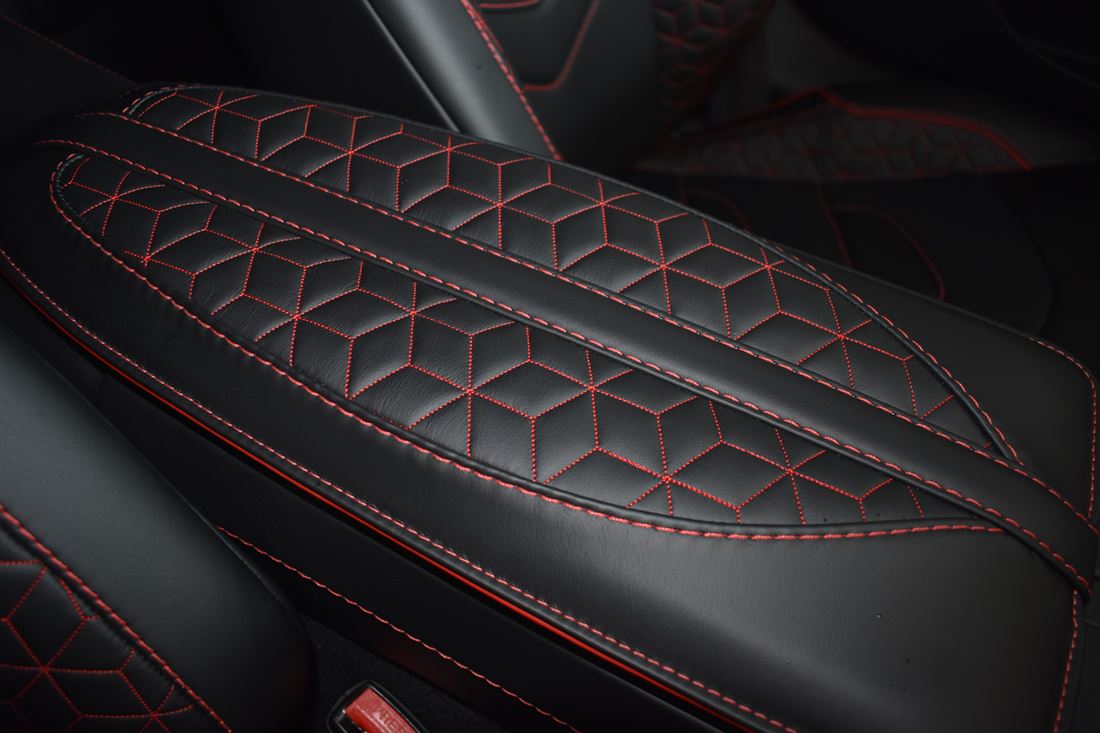 2020 Aston Martin DBS Superleggera volante, 12/16
