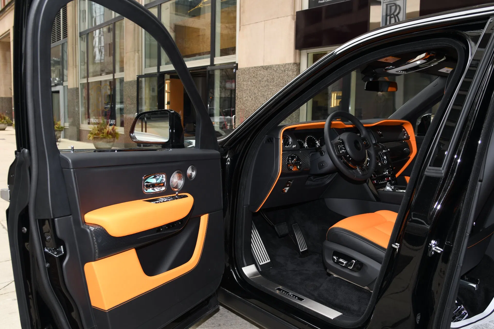 2020 Rolls-Royce Cullinan Black Badge interior, door panel