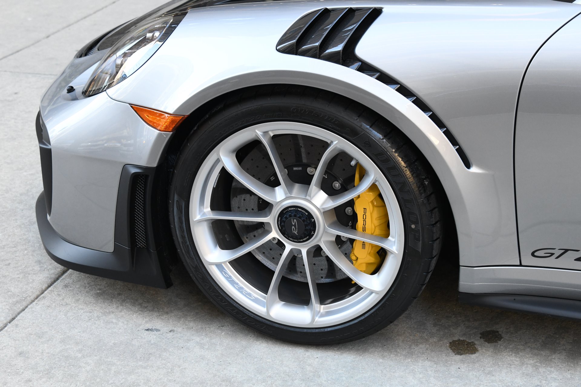 2018 Porsche 911 GT2 RS Coupe, 16/19