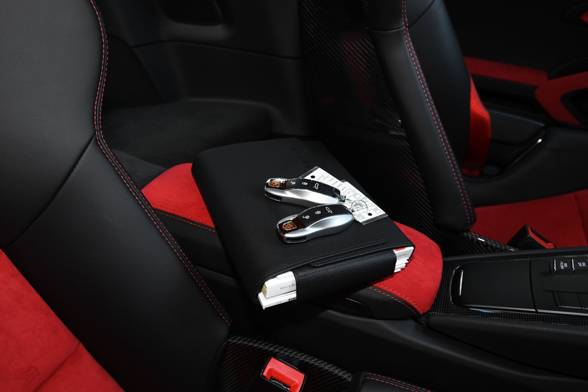 2018 Porsche 911 GT2 RS Coupe, 18/19