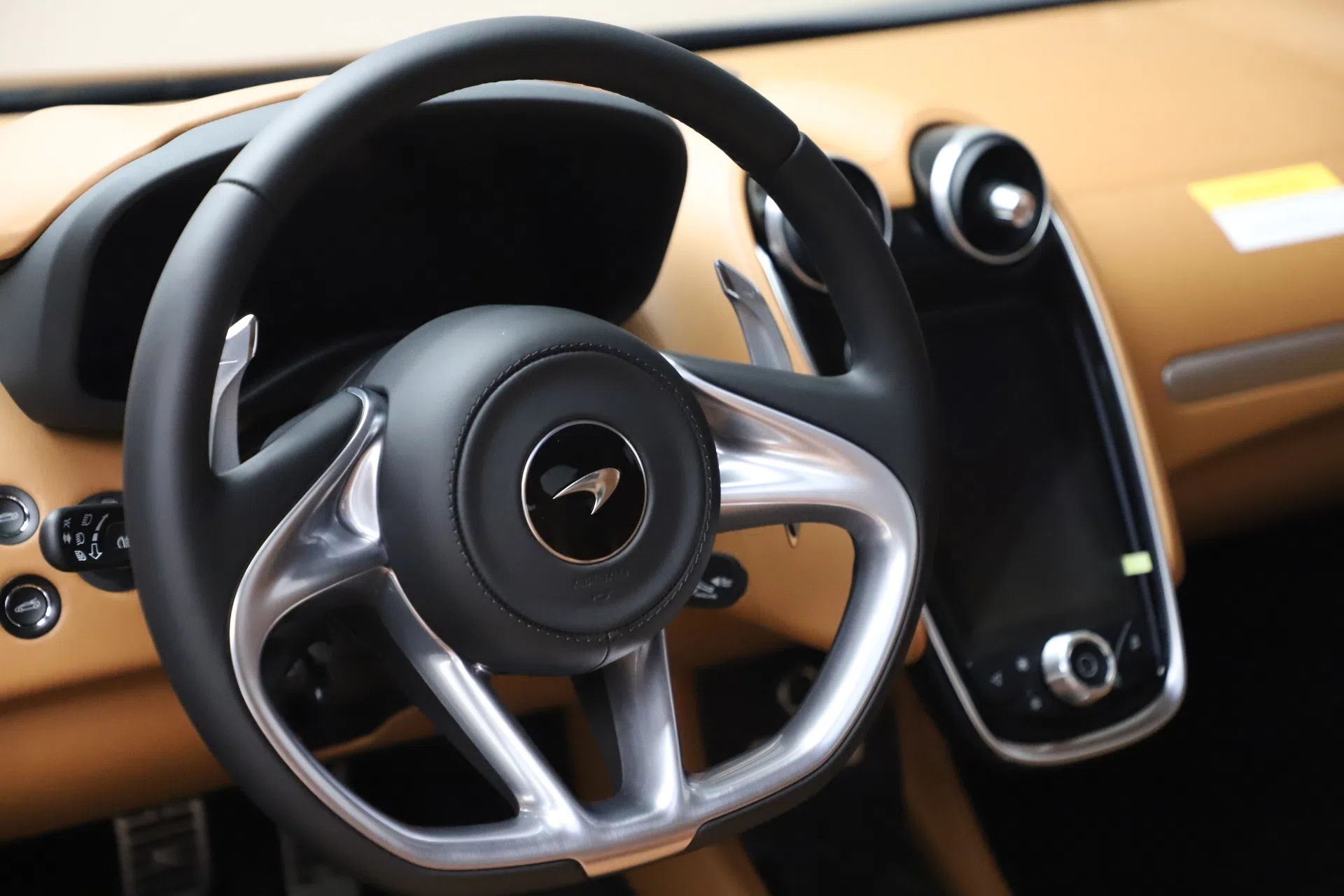 2020 McLaren GT Coupe interior, steering wheel
