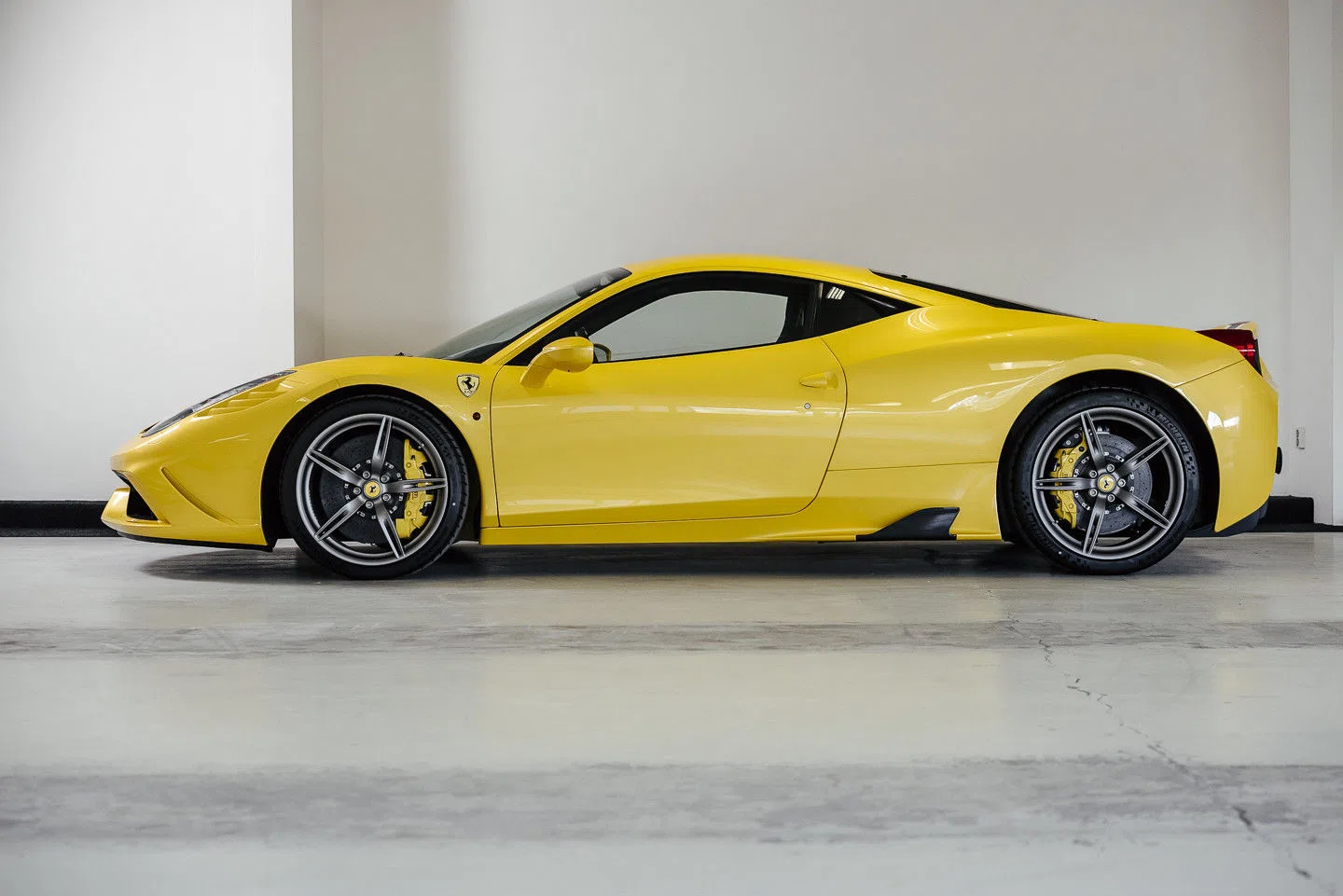 2016 Ferrari 458 Speciale for sale, exterior, White-Black-Yellow
