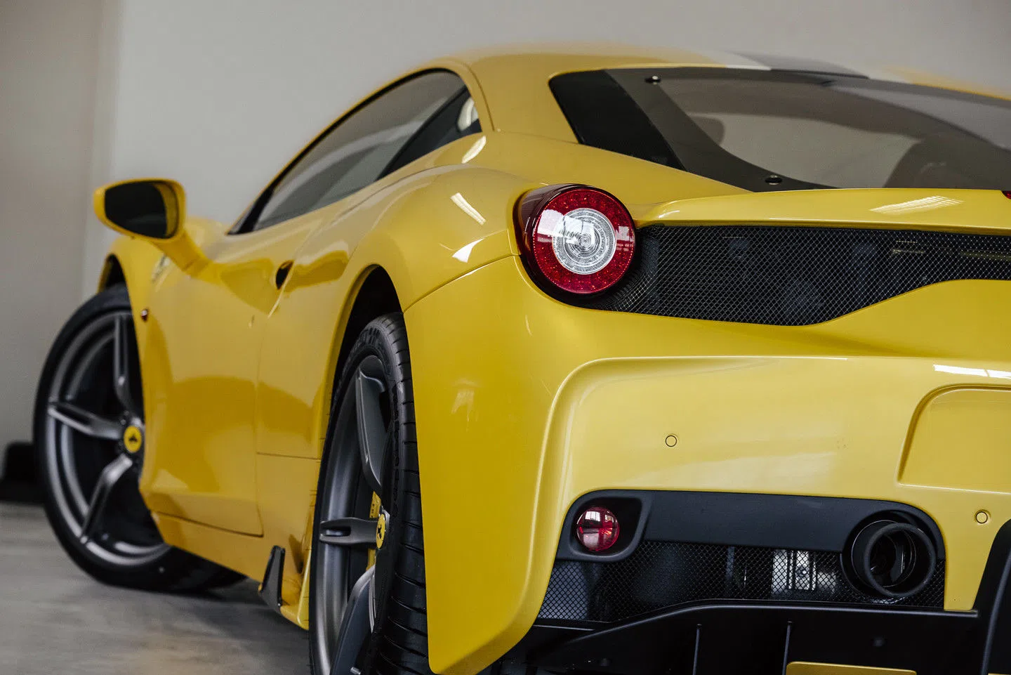 2016 Ferrari 458 Speciale for sale, exterior, White-Black-Yellow