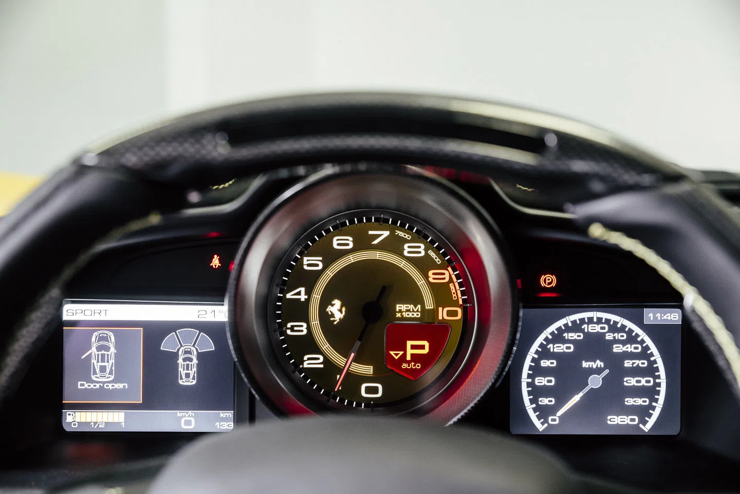 2016 Ferrari 458 Speciale interior, Black-Yellow
