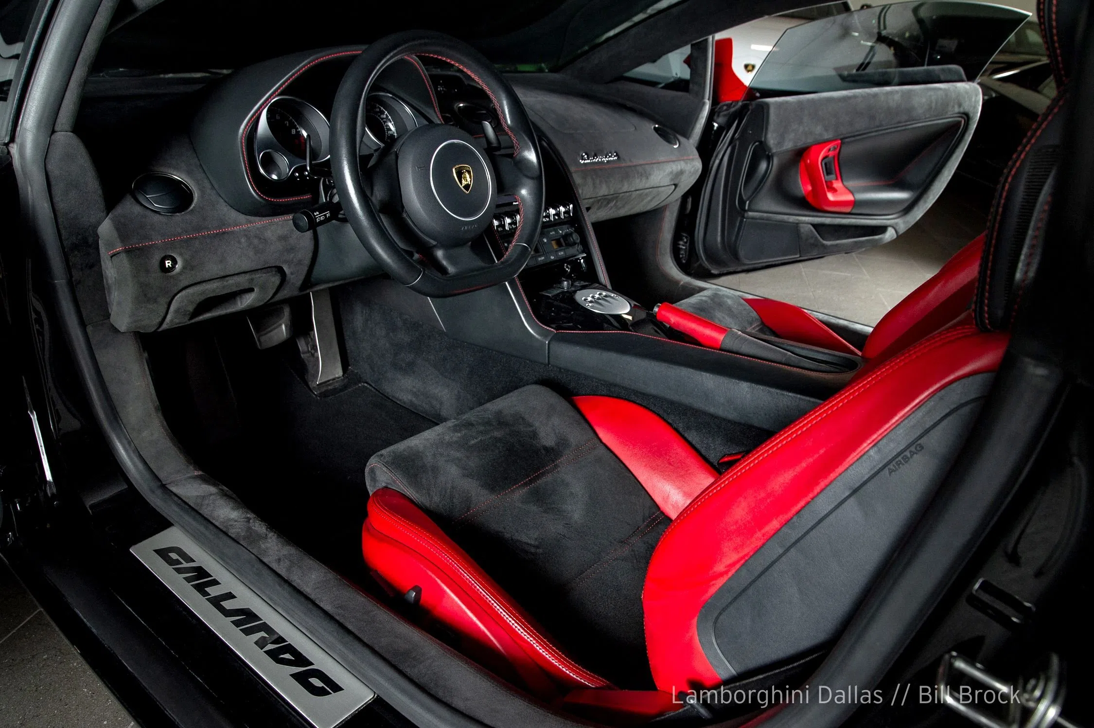 2013 Lamborghini Gallardo LP 560-4 Coupe interior