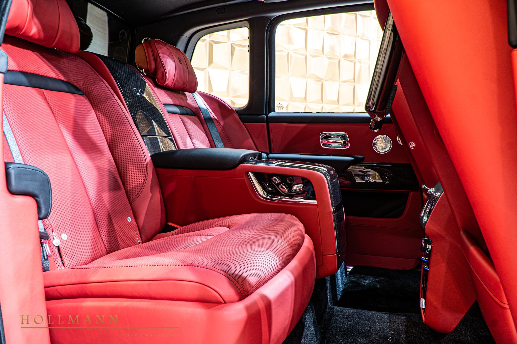 2020 Rolls-Royce Cullinan Black Badge, 17/20