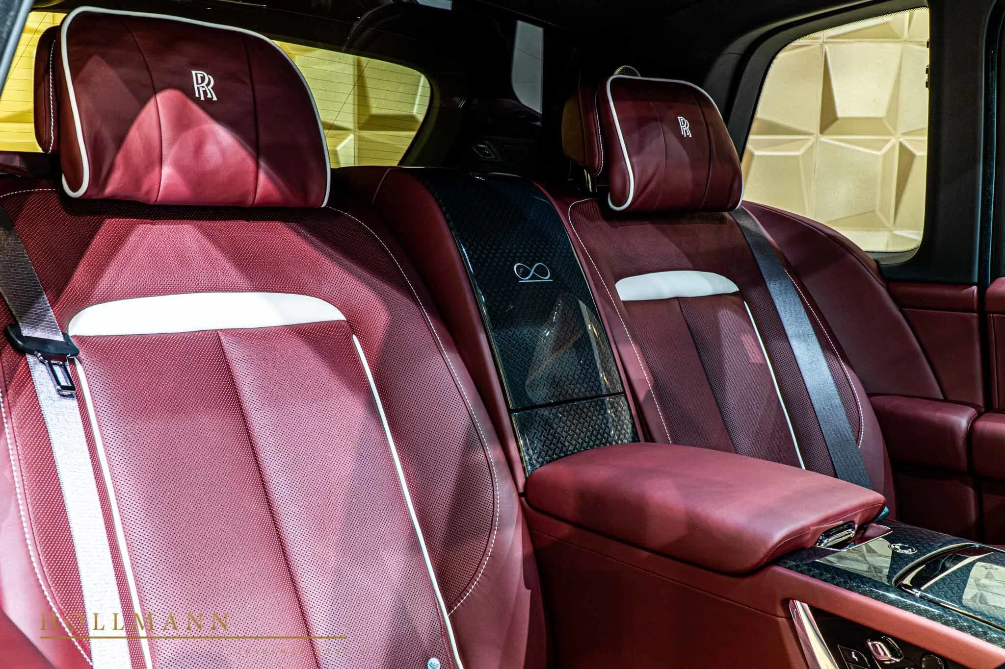 2020 Rolls-Royce Cullinan Black Badge interior, seats, Ardent Red