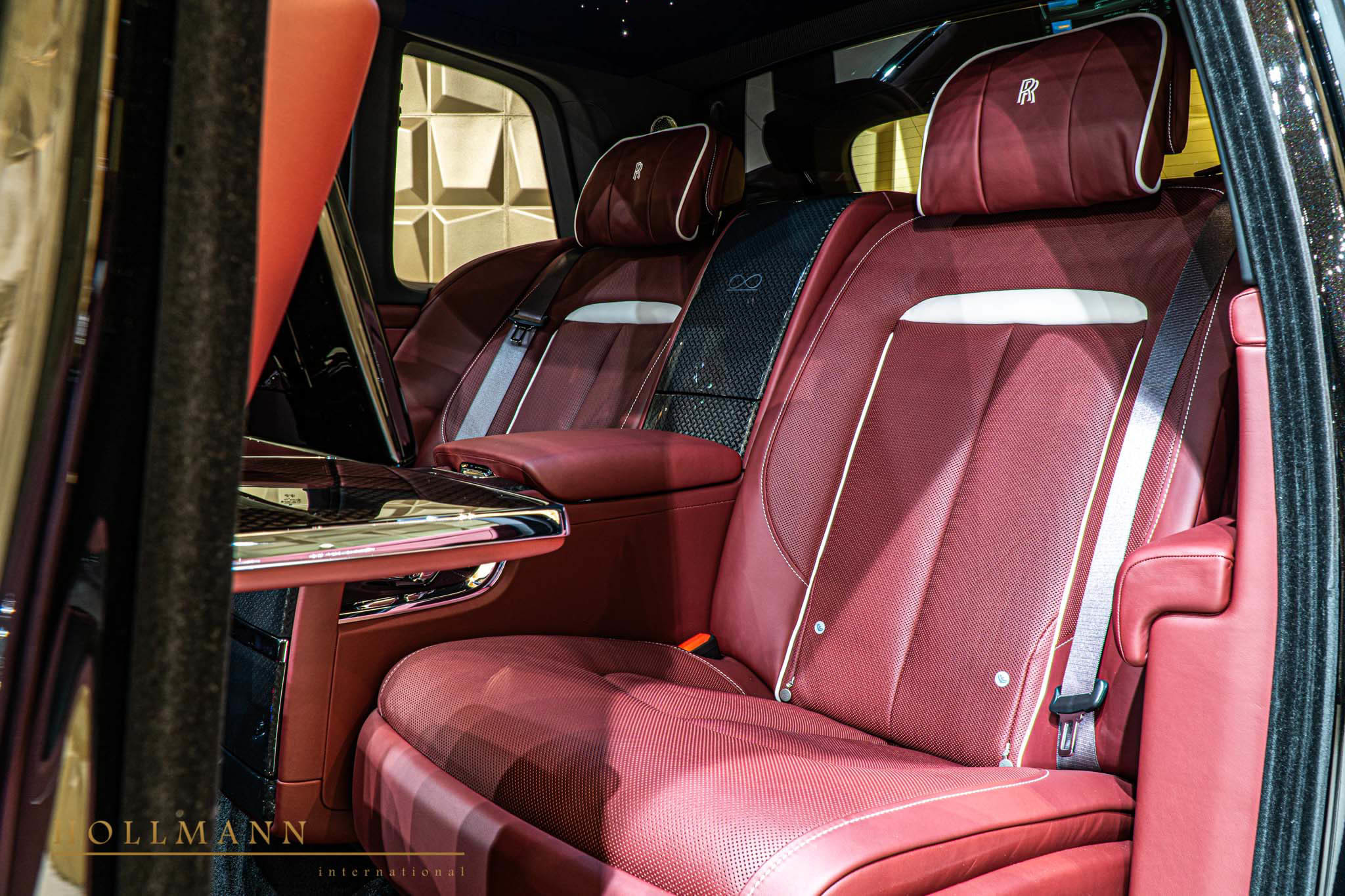 2020 Rolls-Royce Cullinan Black Badge, 34/39