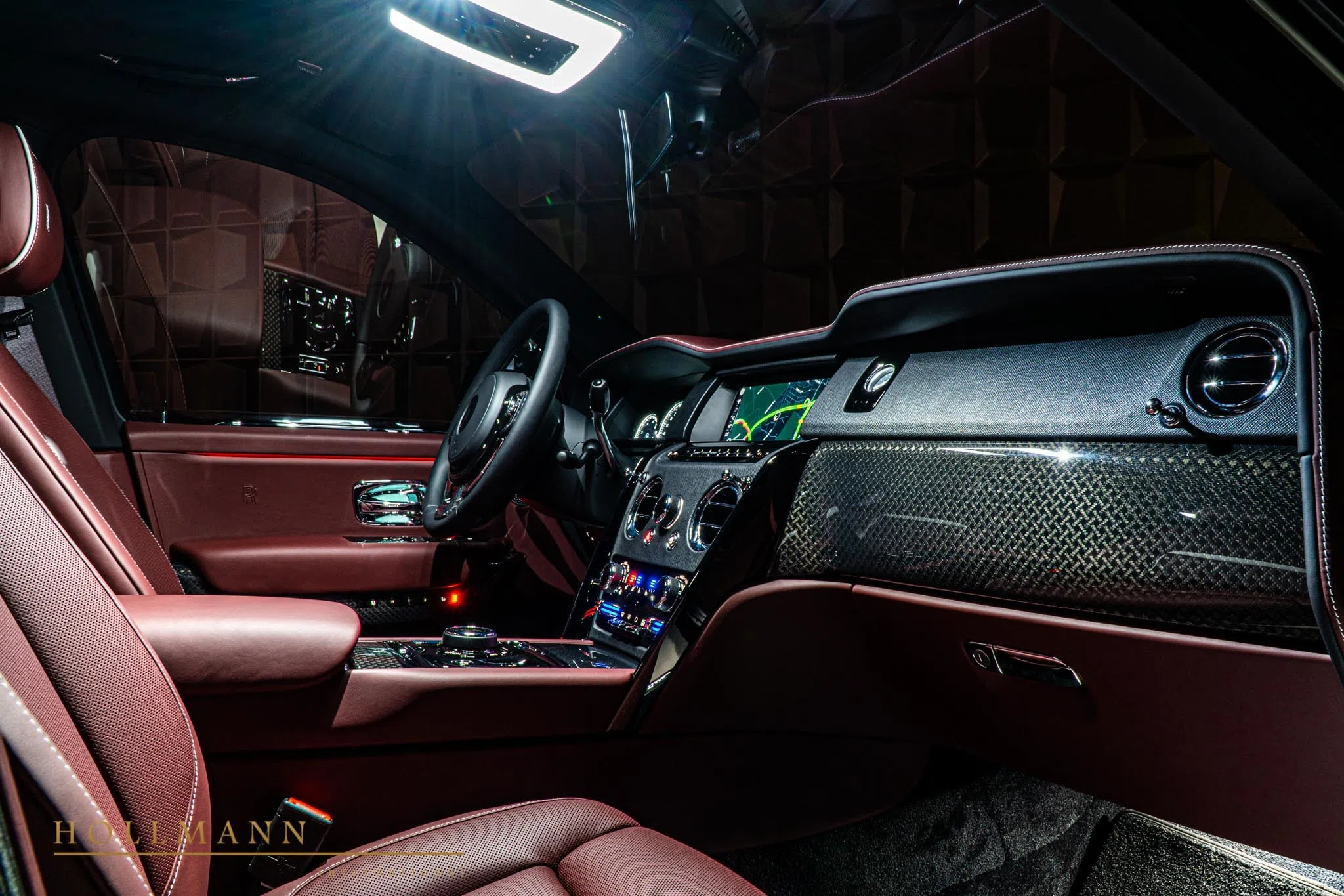 2020 Rolls-Royce Cullinan Black Badge interior, dashboard, Ardent Red