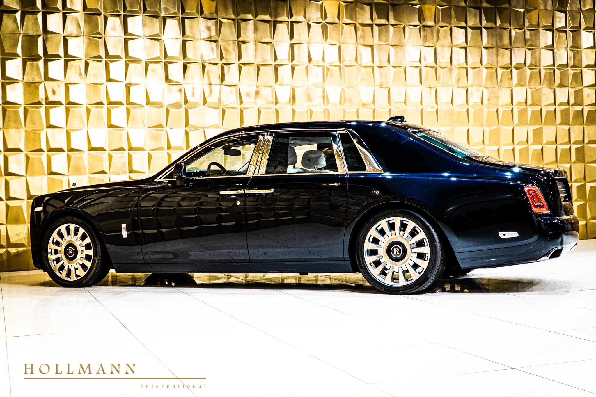 2020 Rolls-Royce Phantom VIII, 6/20