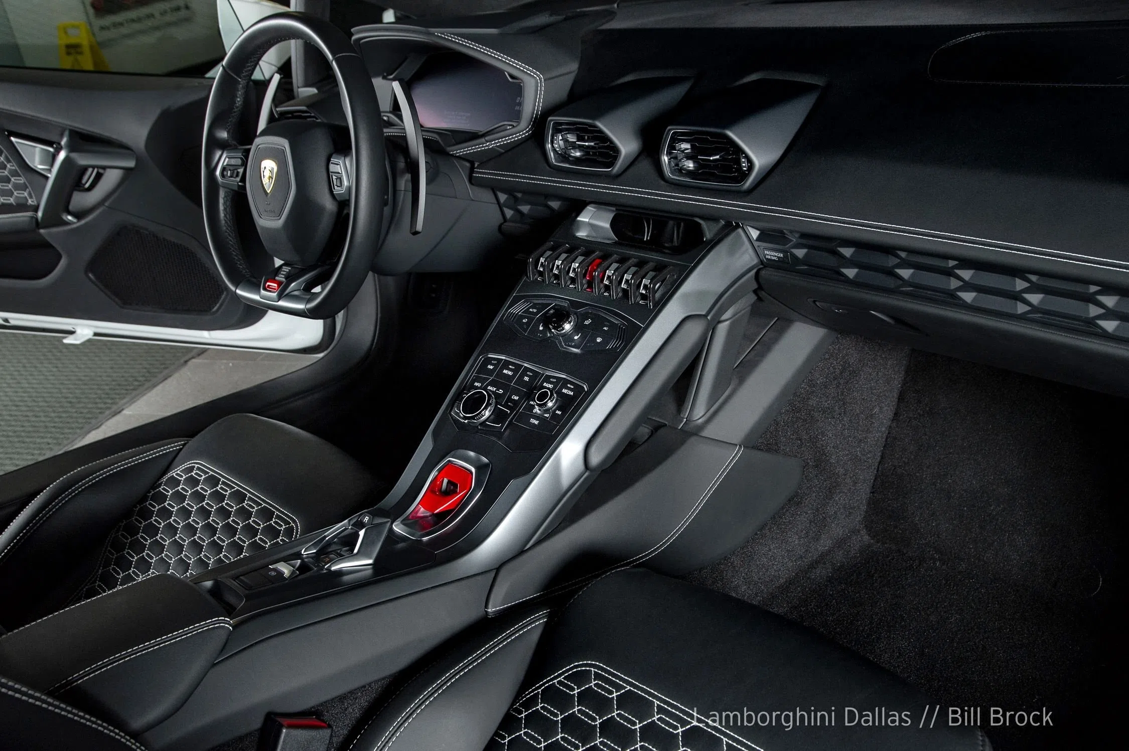 2017 Lamborghini Huracan LP580-2 interior, dashboard