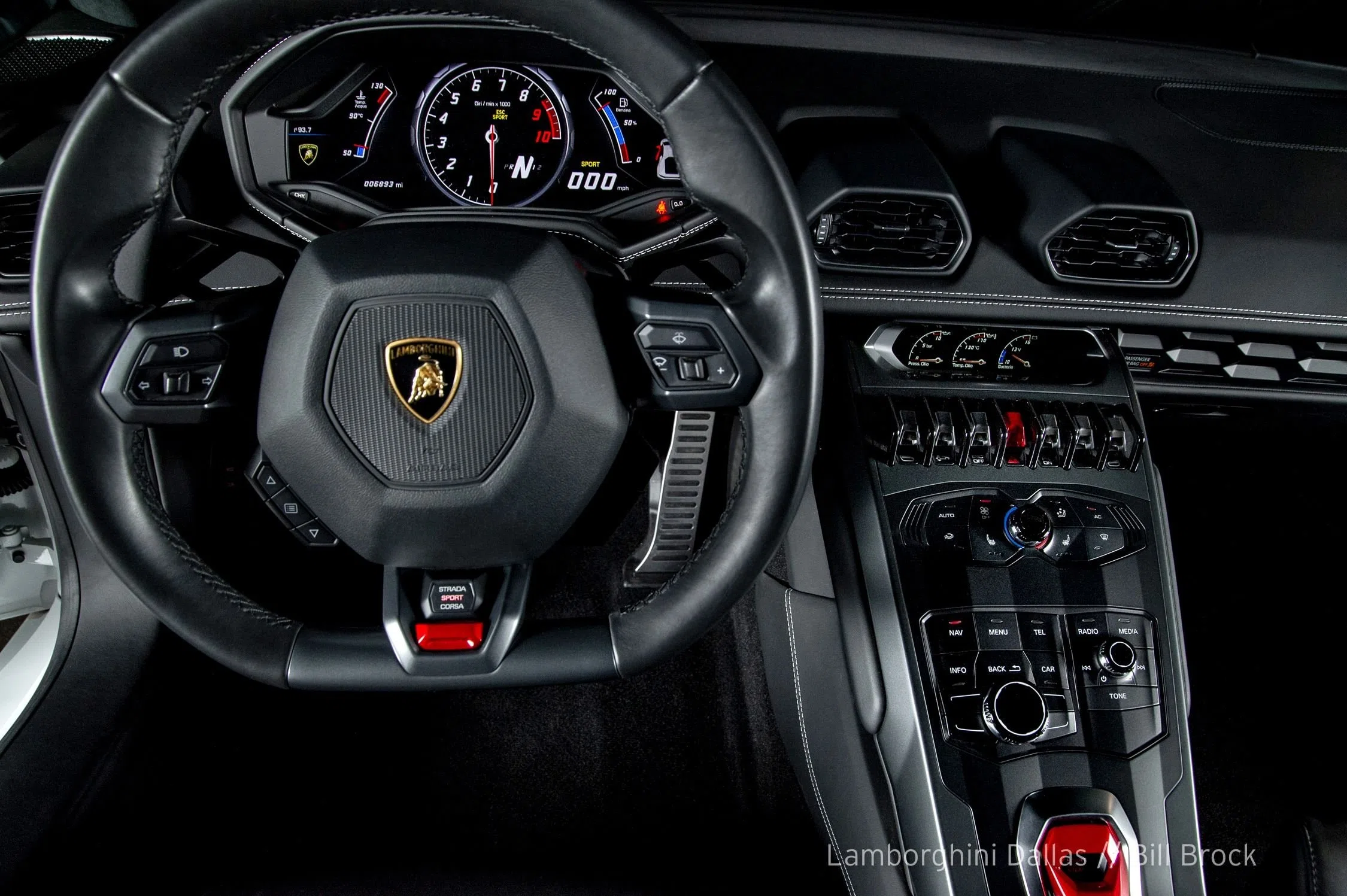 2017 Lamborghini Huracan LP580-2 interior, dashboard