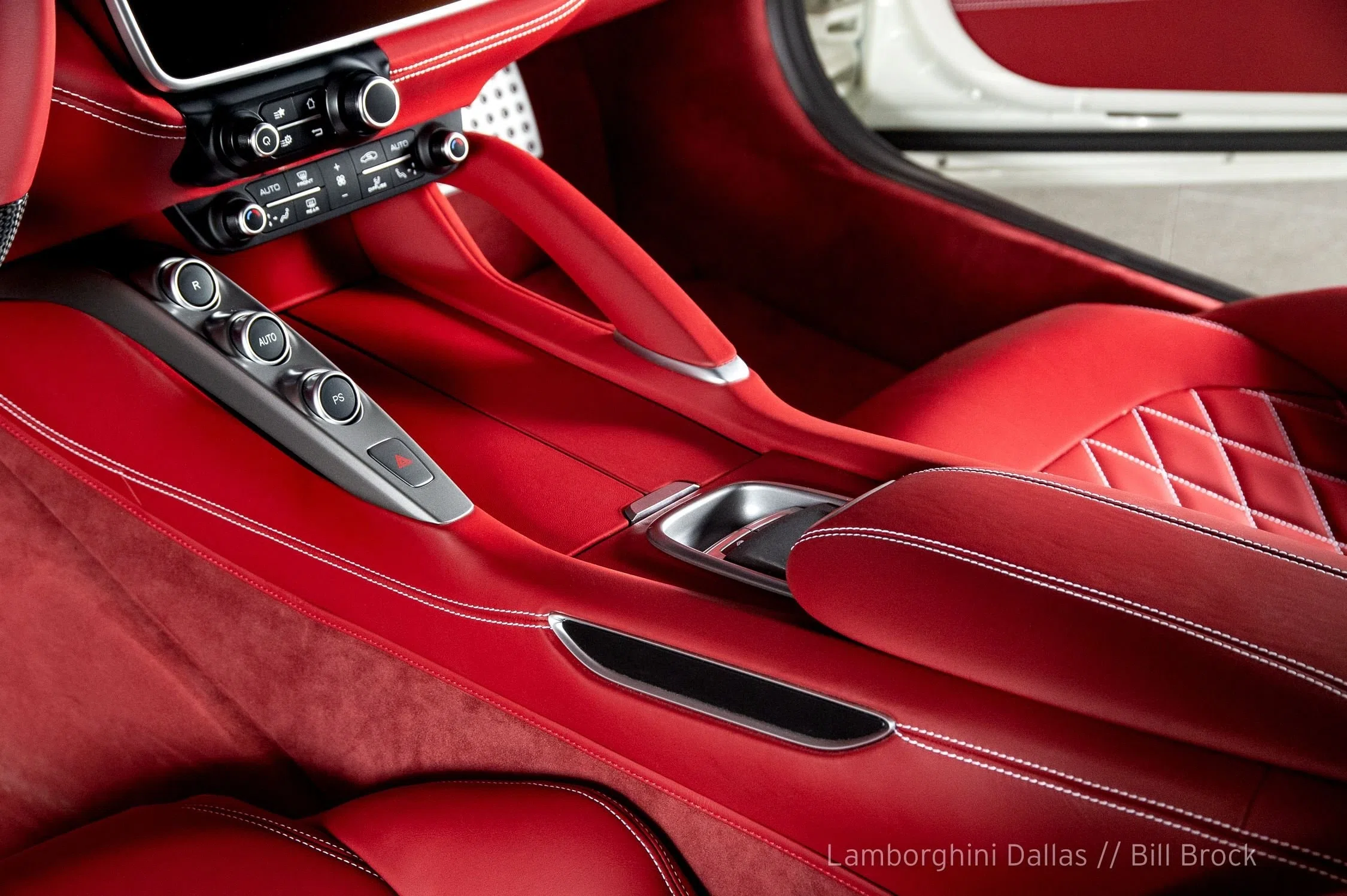 2018 Ferrari GTC4 Lusso interior, Bordeaux