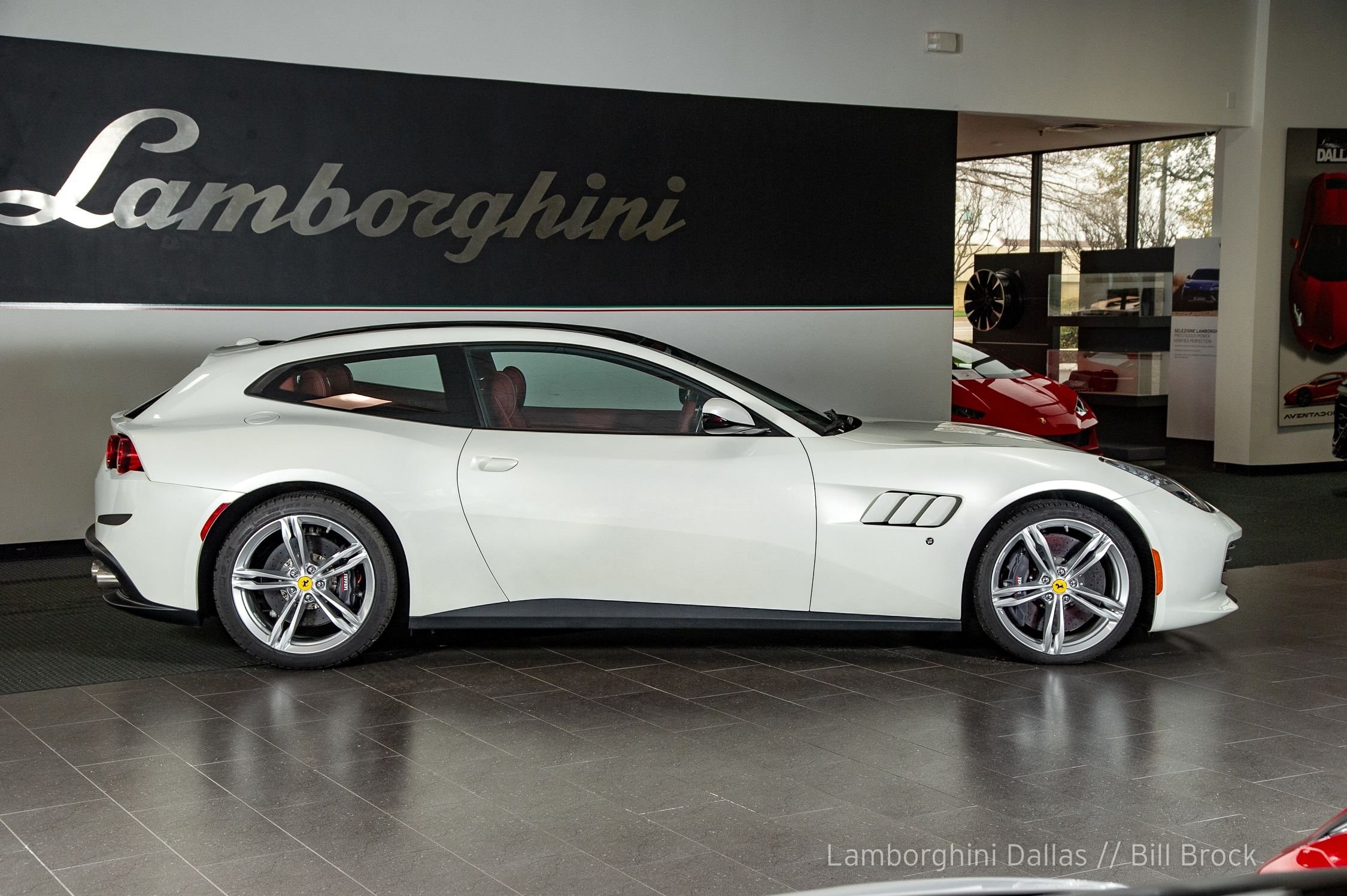 2018 Ferrari GTC4 Lusso, 18/26