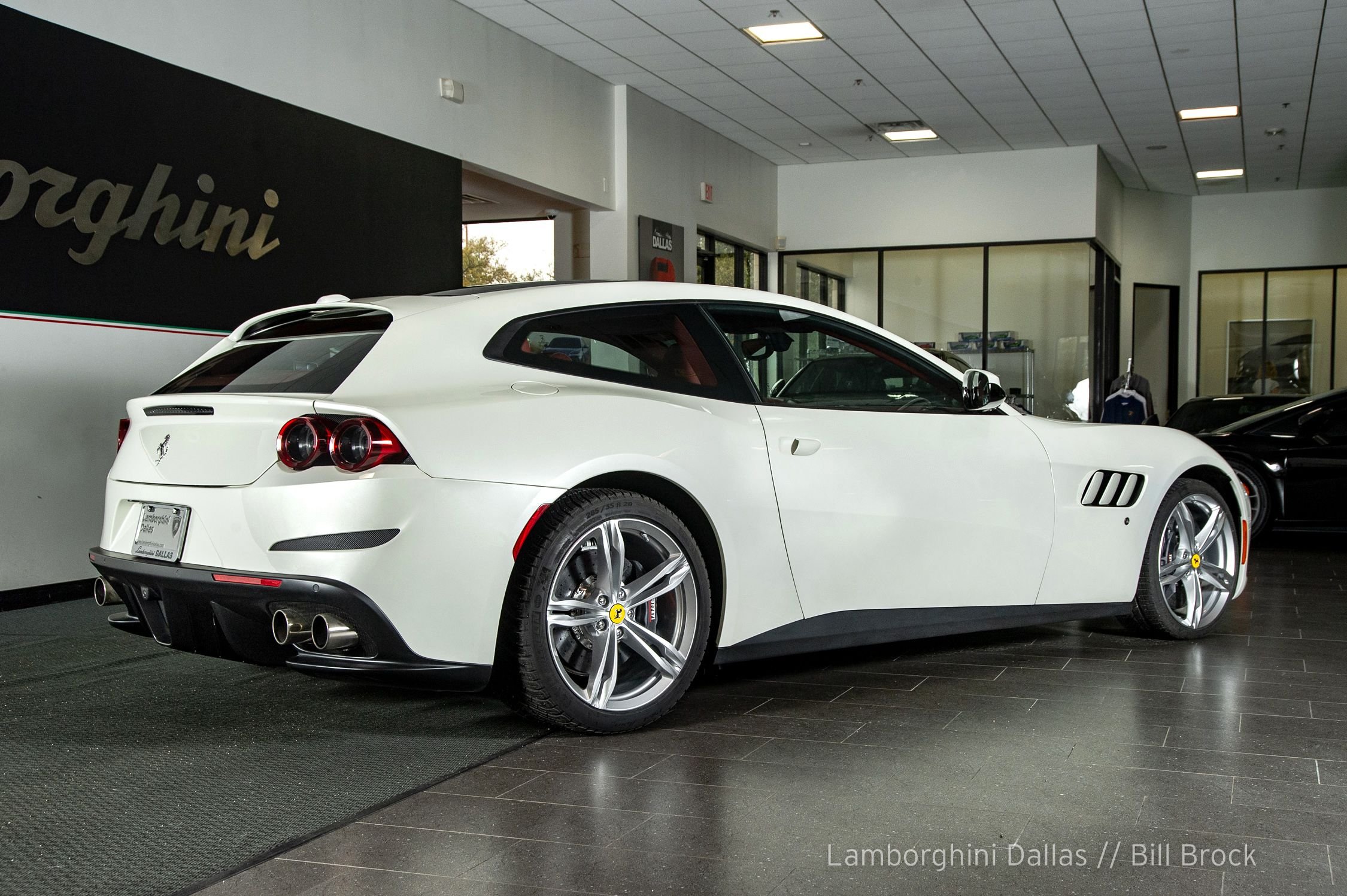 2018 Ferrari GTC4 Lusso, 20/26