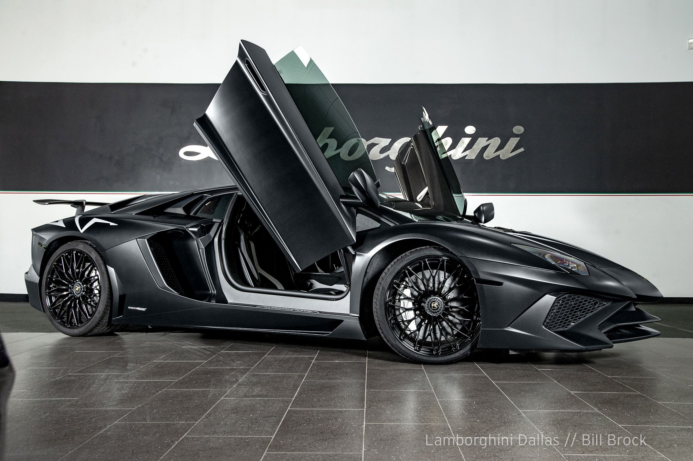 2016 Lamborghini Aventador SV
