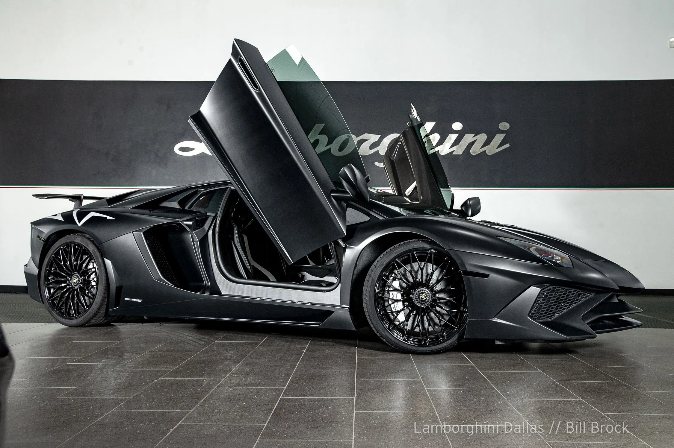 2016 Lamborghini Aventador SV