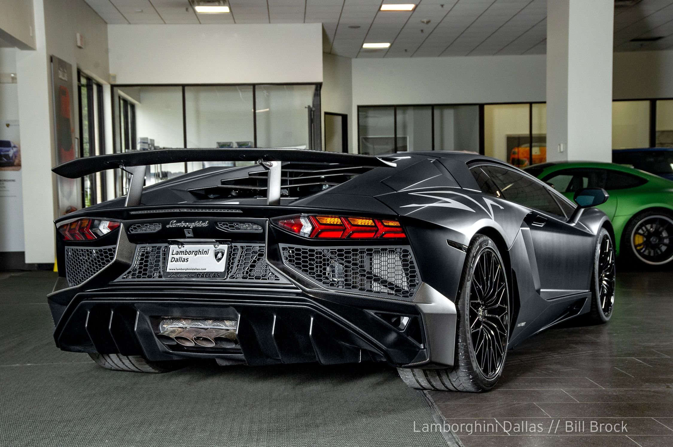 2016 Lamborghini Aventador SV, 2/14