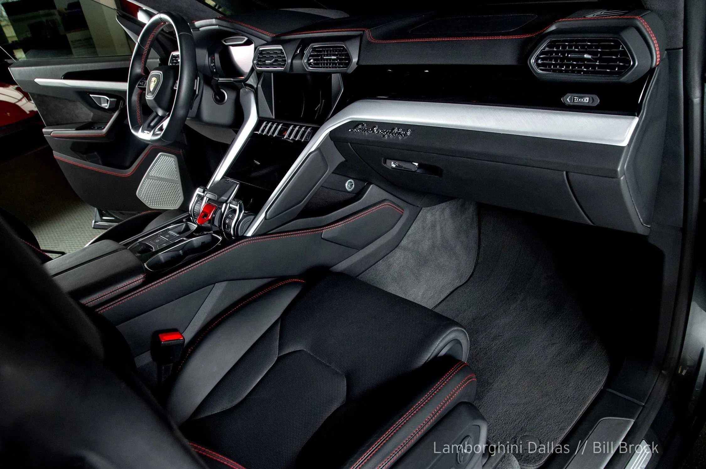 2019 Lamborghini Urus interior