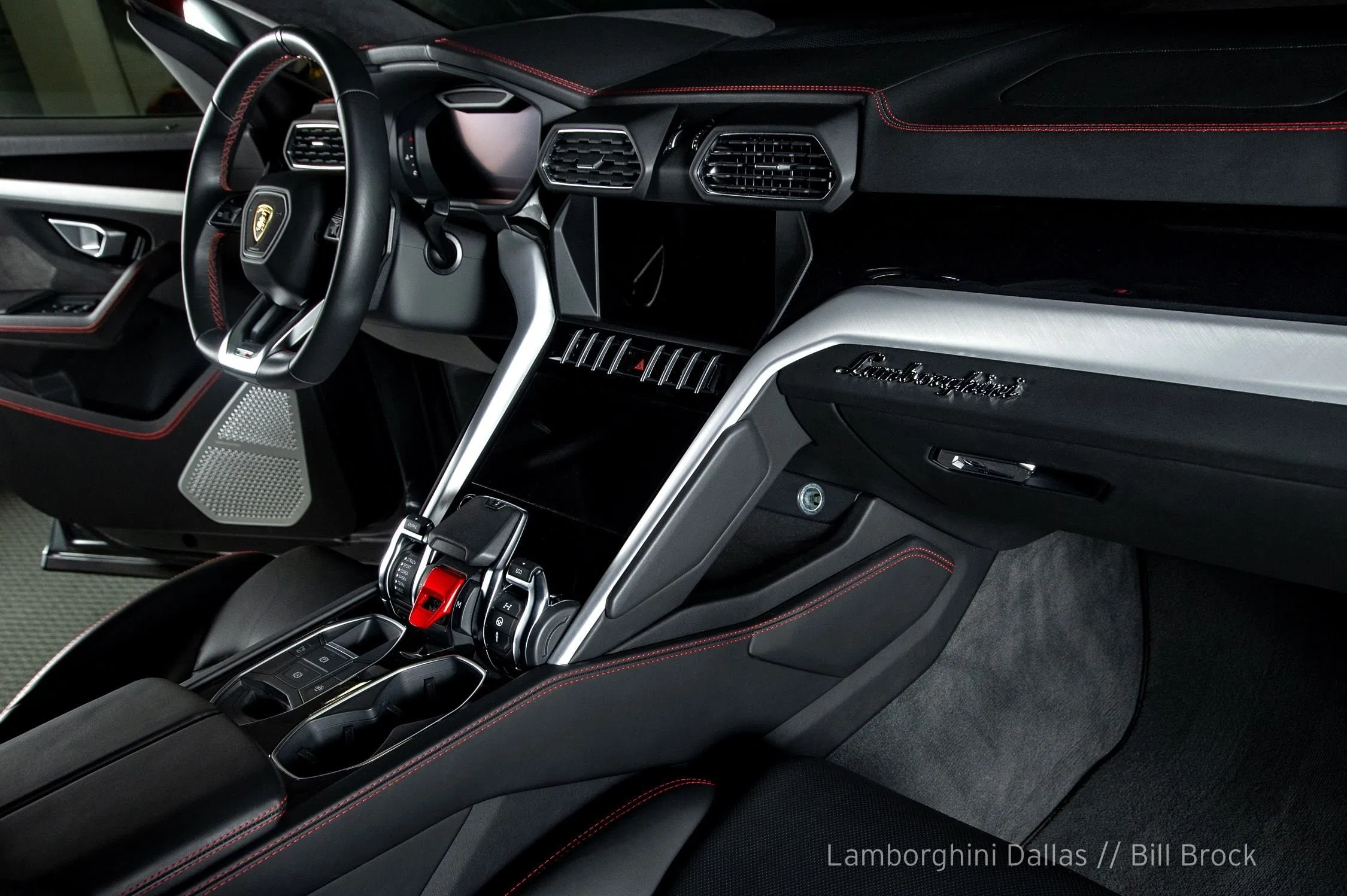 2019 Lamborghini Urus interior, dashboard