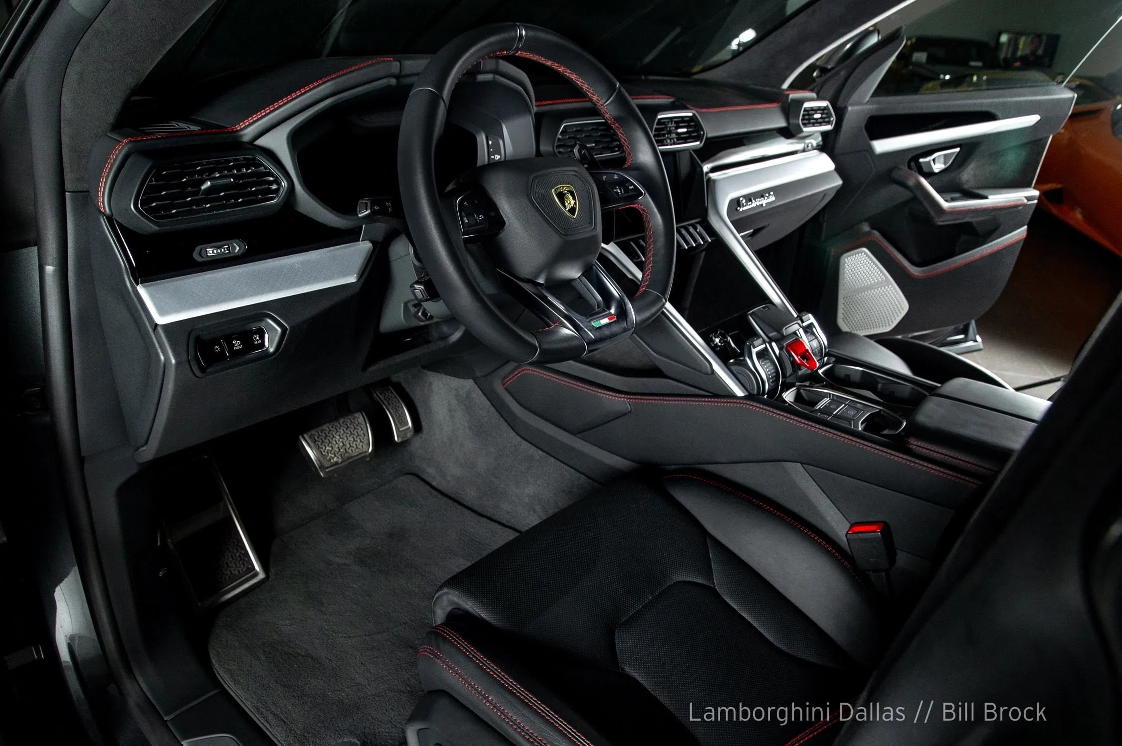 2019 Lamborghini Urus interior, dashboard