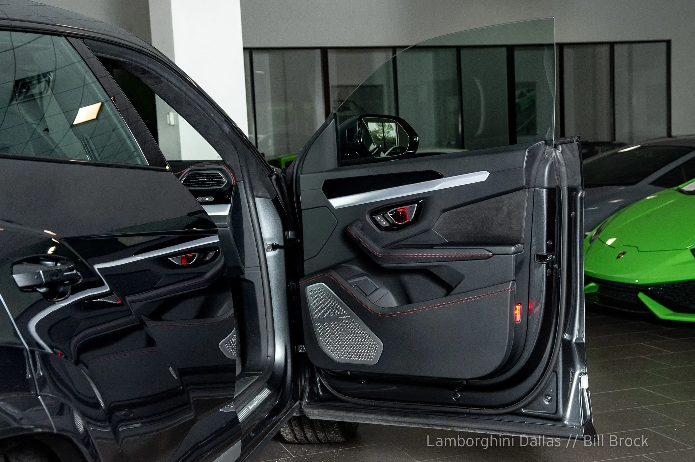 2019 Lamborghini Urus interior, door panel
