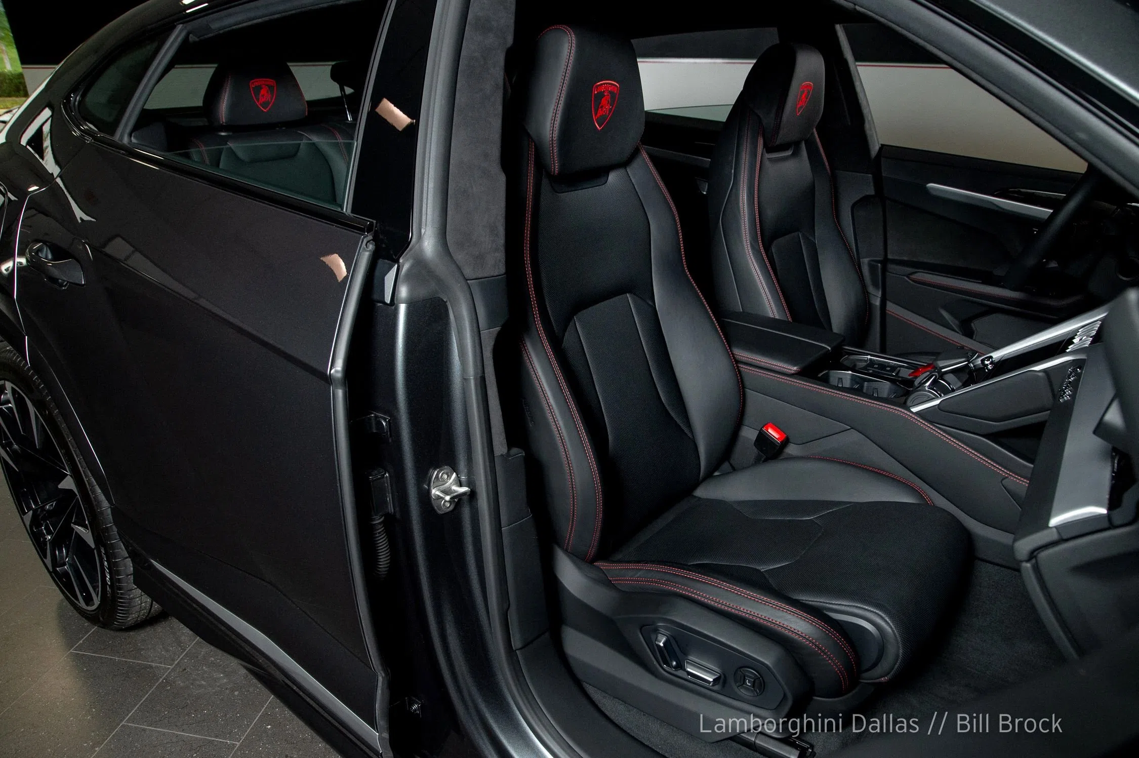 2019 Lamborghini Urus interior, seats