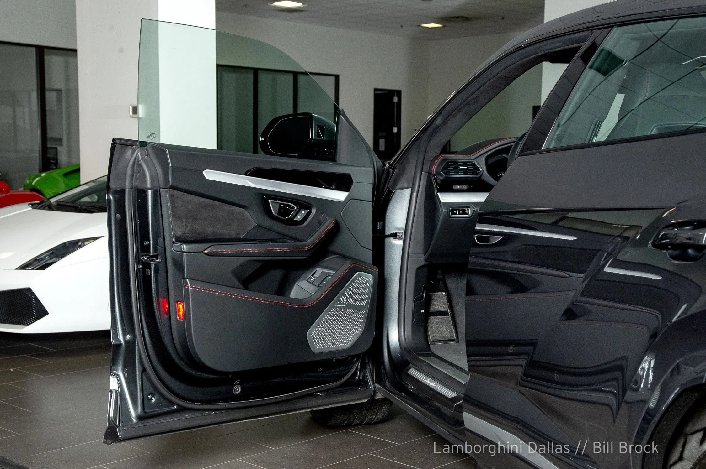 2019 Lamborghini Urus interior, door panel