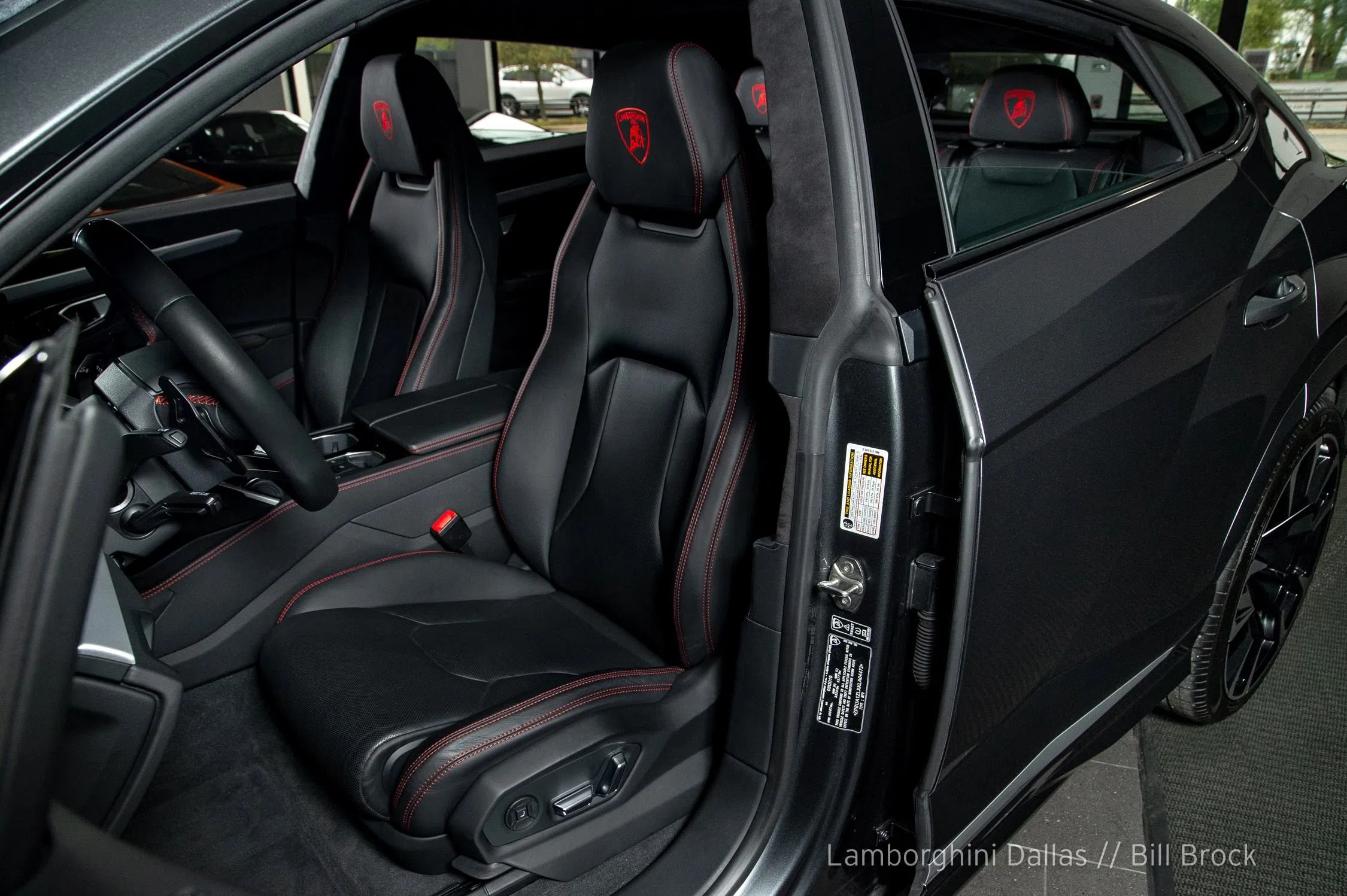 2019 Lamborghini Urus interior, seats