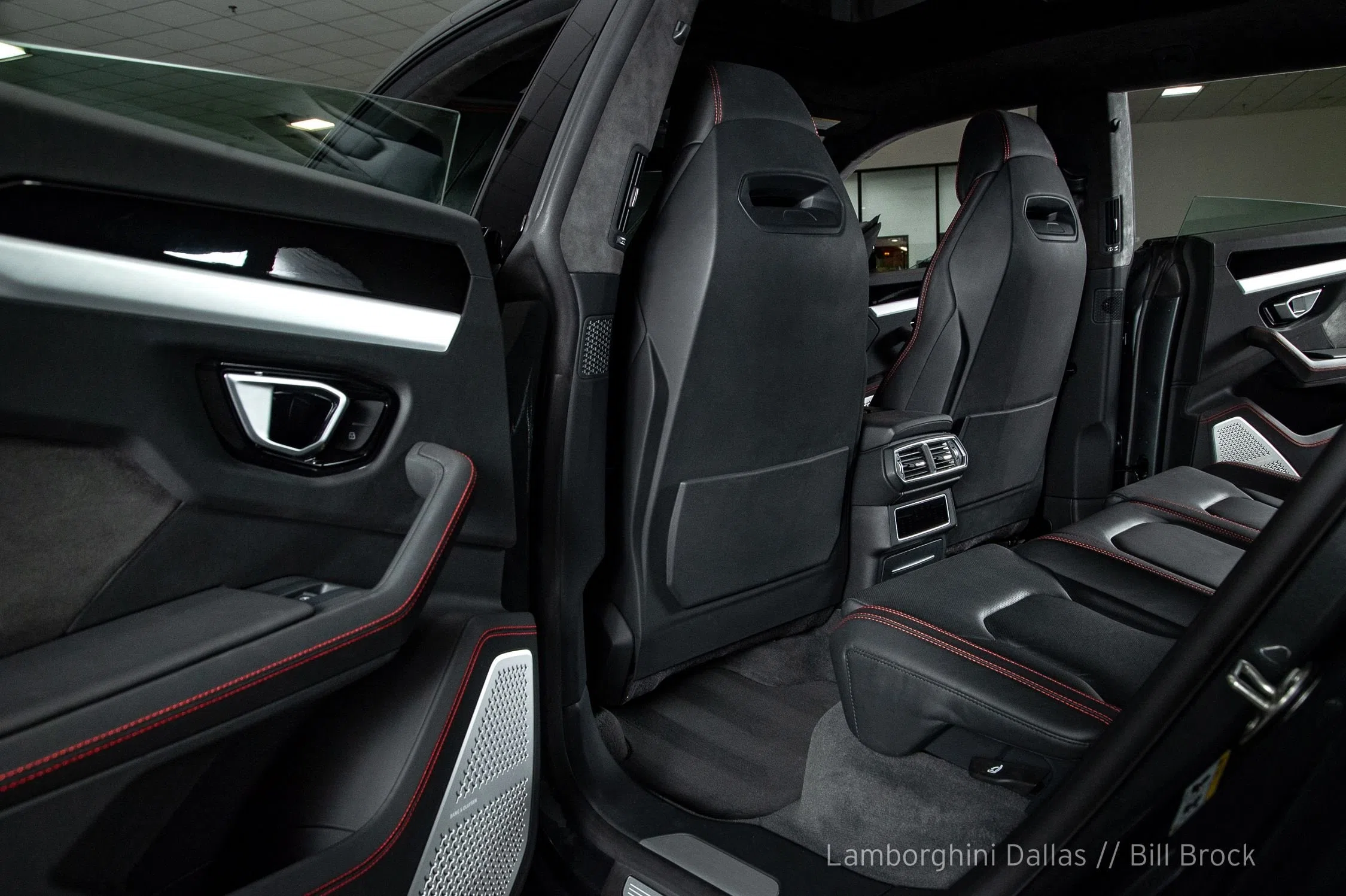 2019 Lamborghini Urus interior, seats
