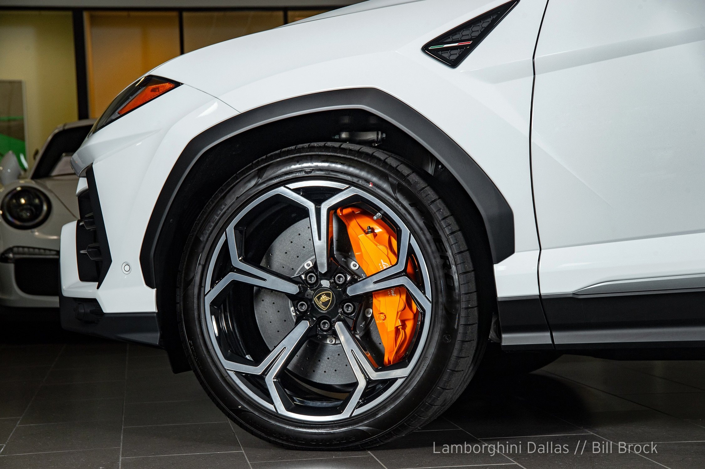 2019 Lamborghini Urus SUV, 8/11