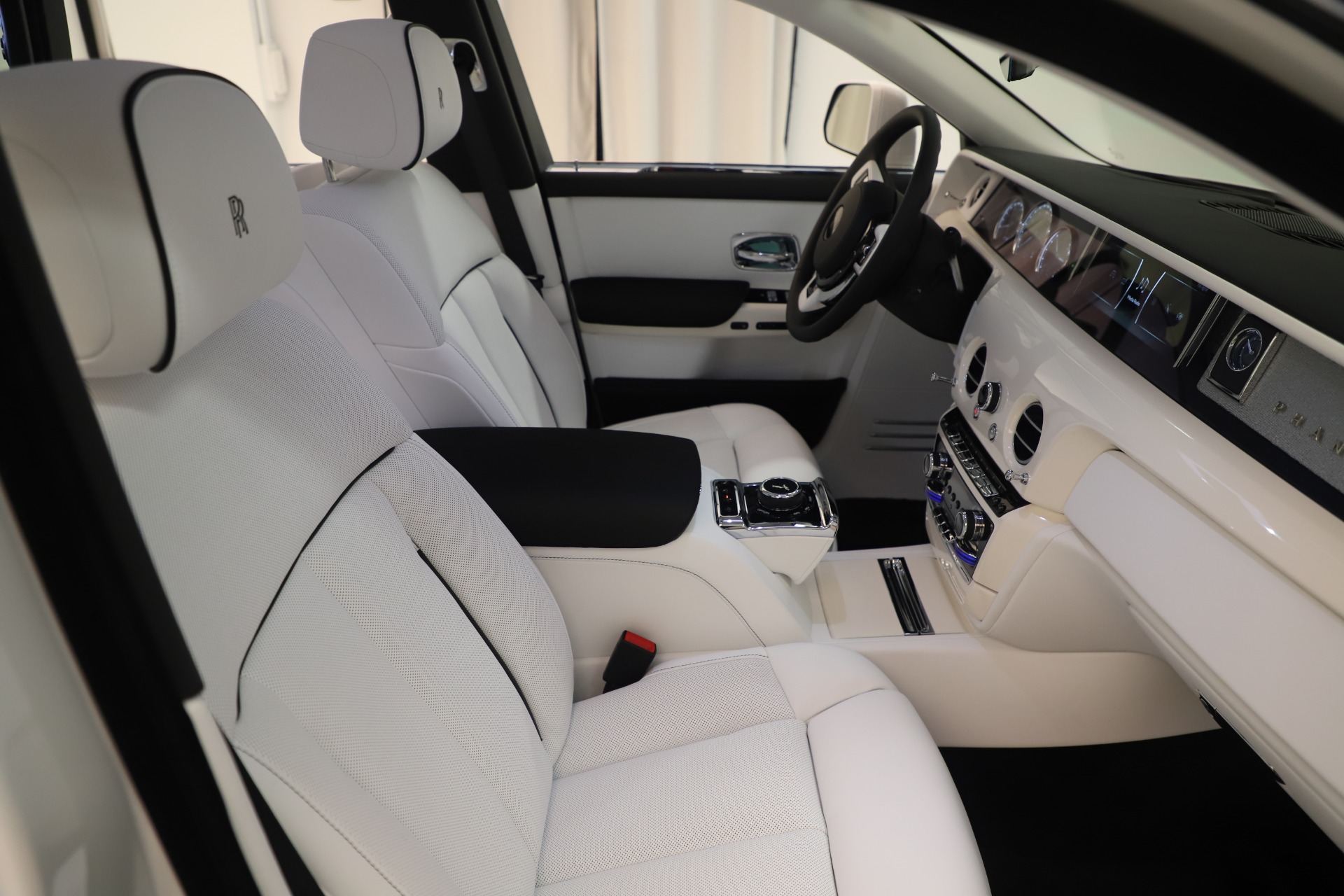 2020 Rolls-Royce Phantom, 8/20