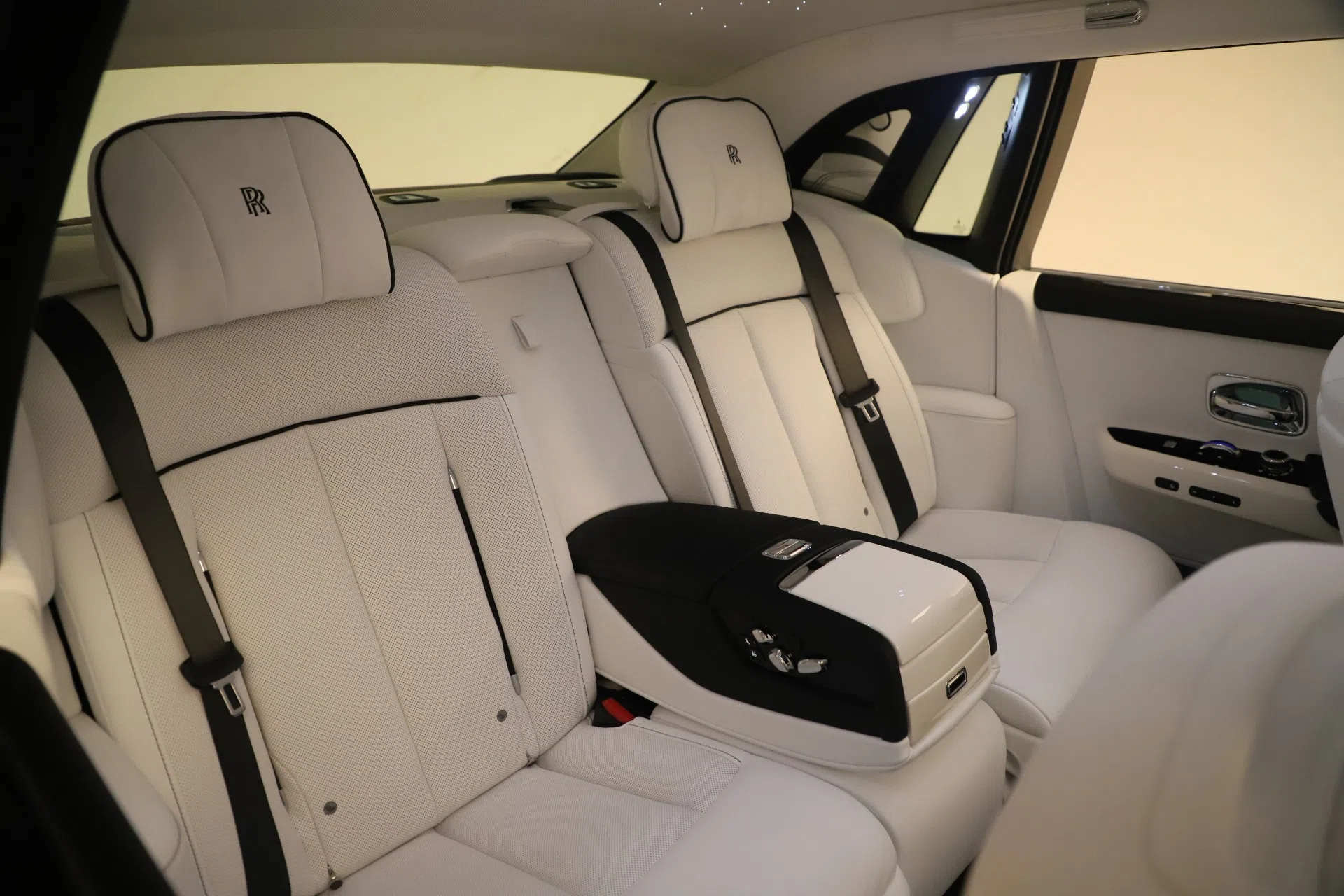 2020 Rolls-Royce Phantom interior, seats